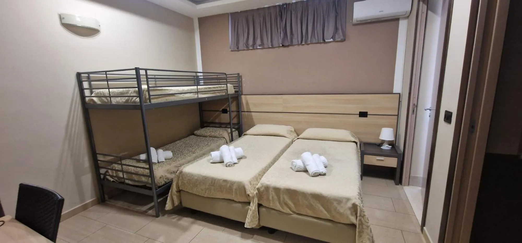 Bedroom, Bed in Hotel Nelton