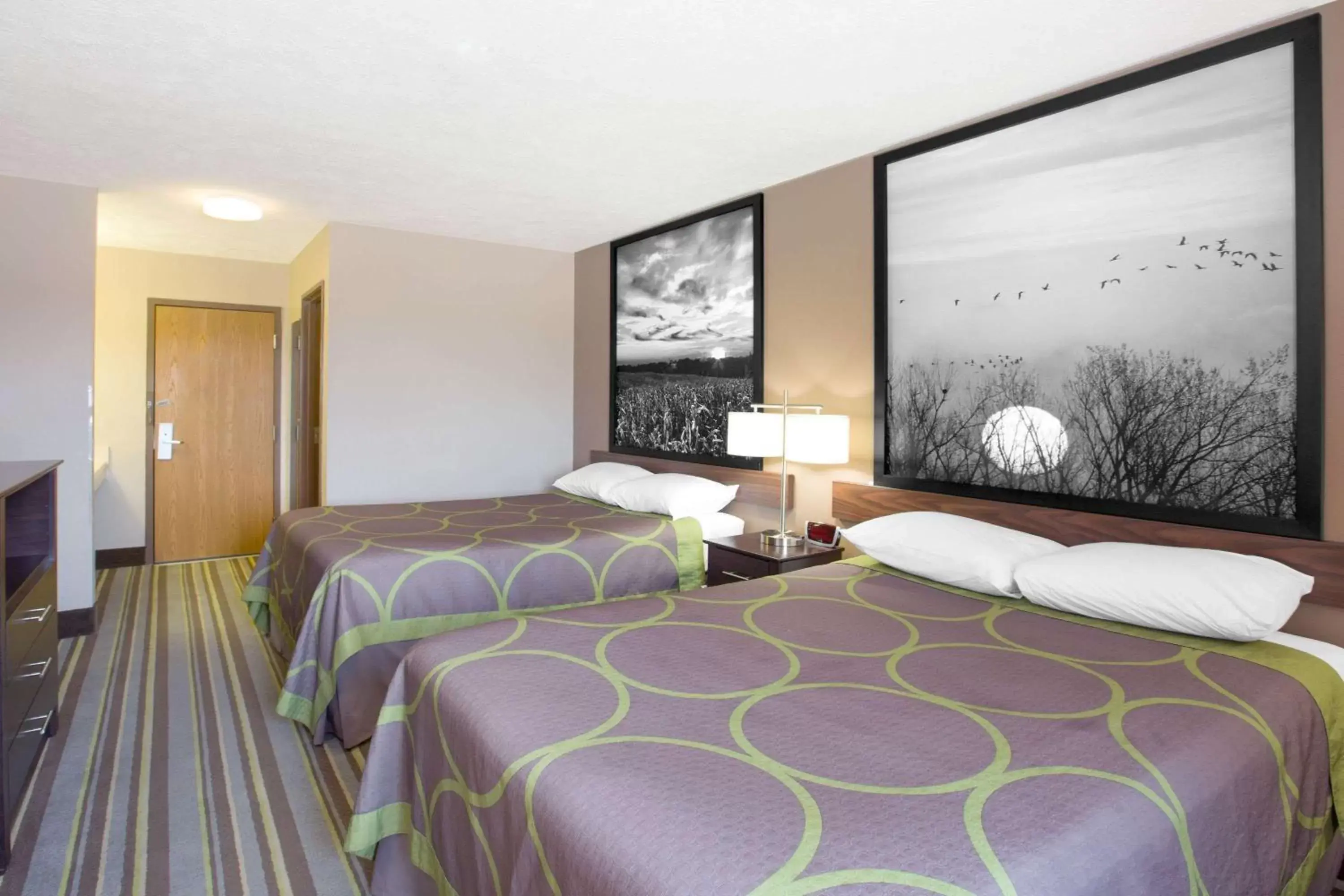 Double Room with Two Double Beds - Smoking in Super 8 by Wyndham Hastings Double Room with Two Double Beds - Smoking in Super 8 by Wyndham Hastings