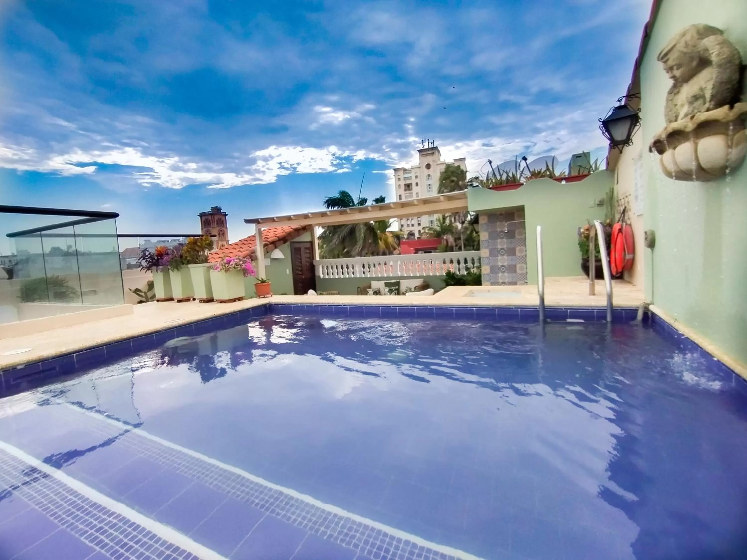 Swimming pool in Hotel Casa La Fe