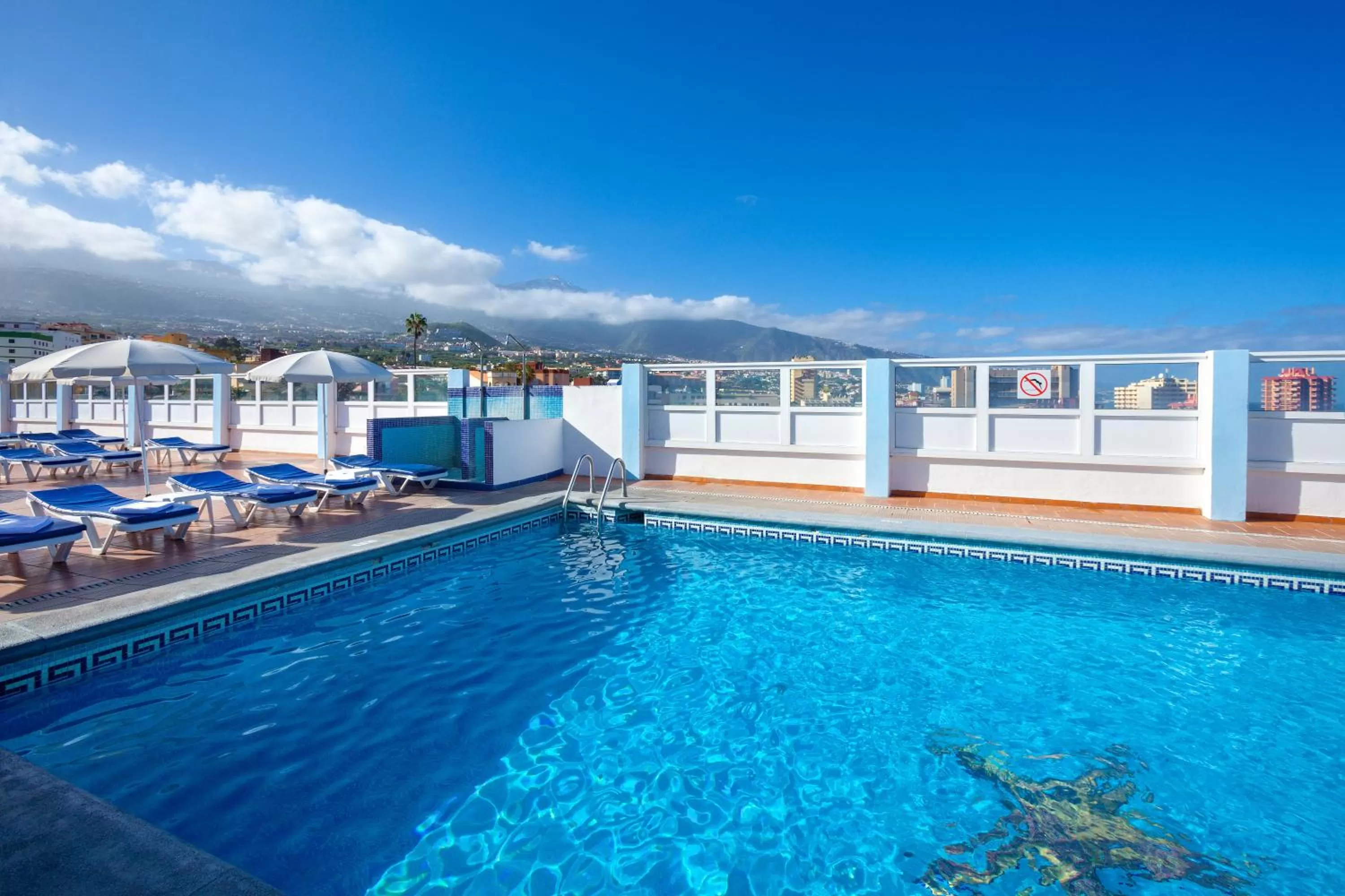 Swimming pool in HC Hotel Magec