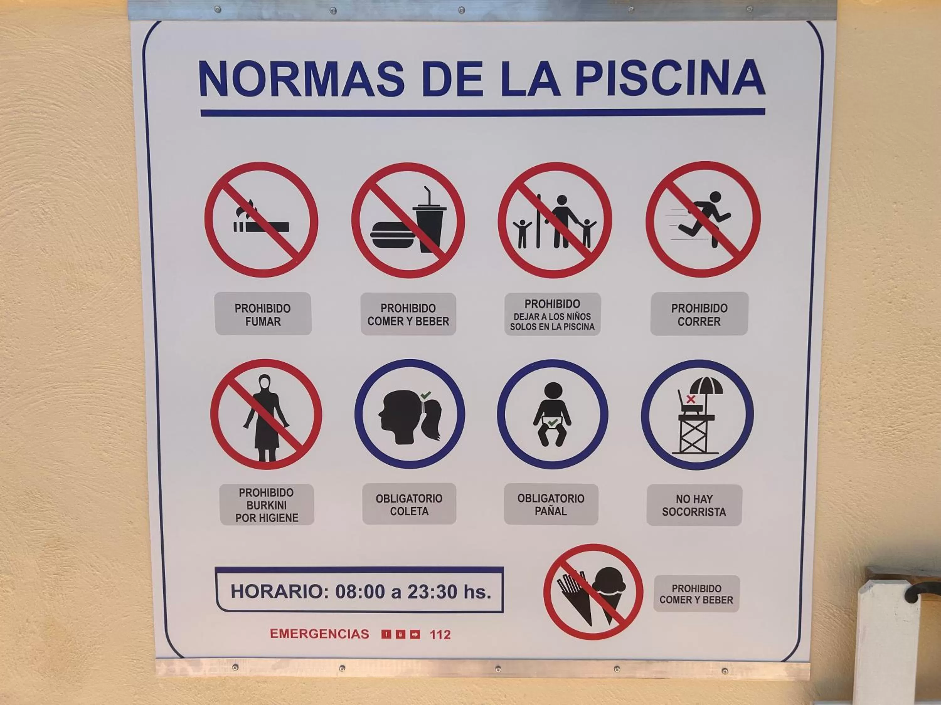 Swimming pool in Casa Robion