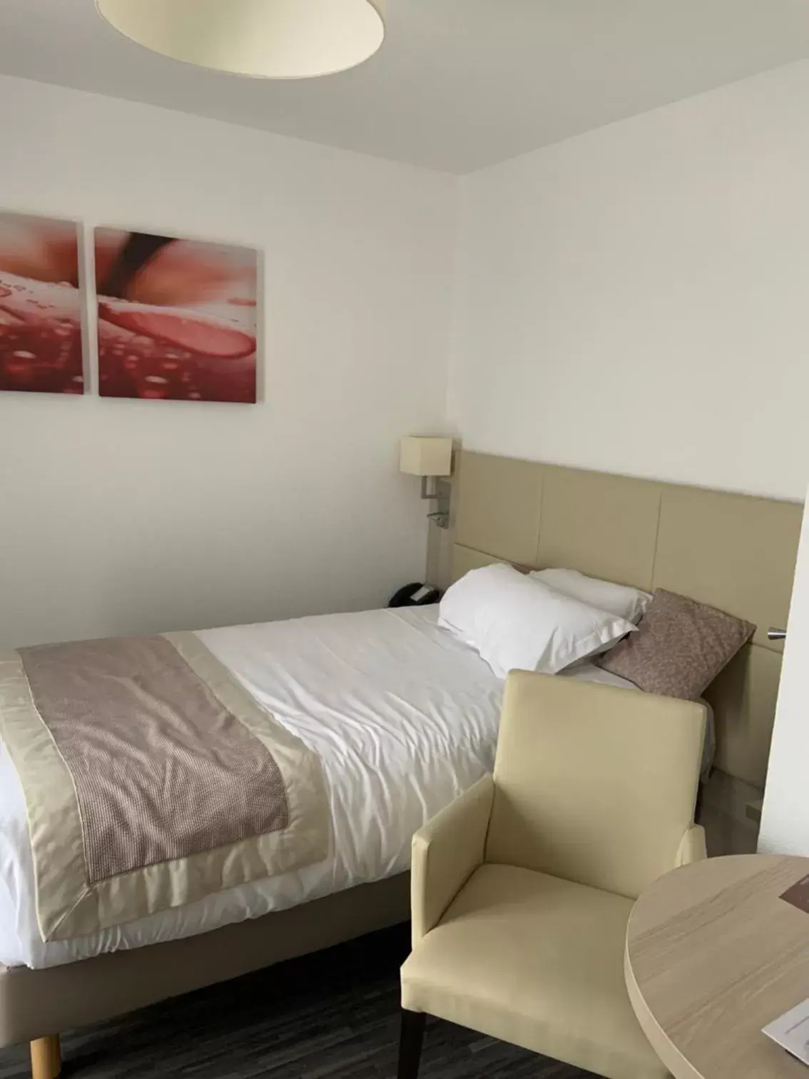 Studio Apartment in Residhome Neuilly Bords De Marne Studio Apartment in Residhome Neuilly Bords De Marne