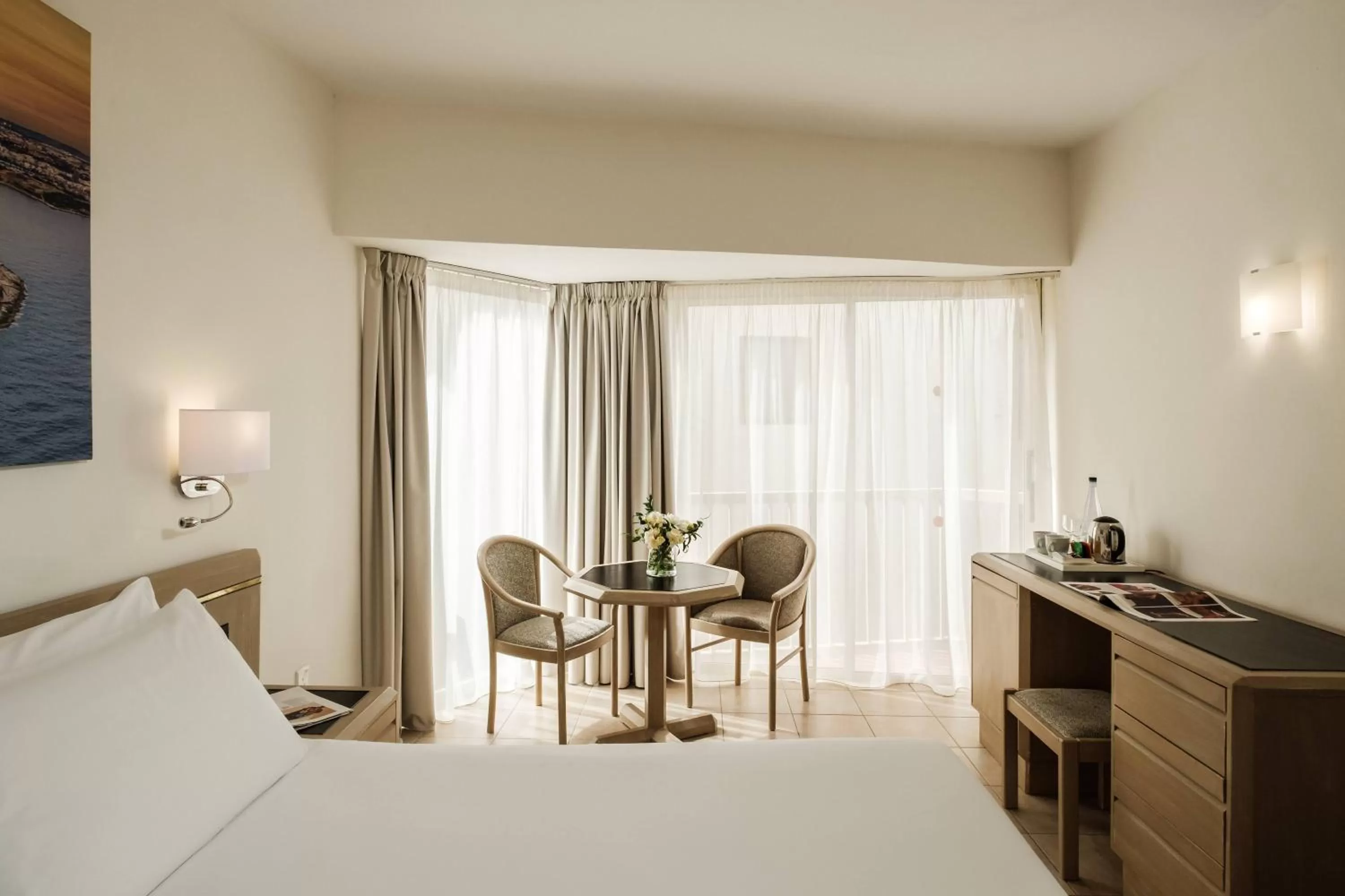 Photo of the whole room, Bed in The Diplomat Hotel