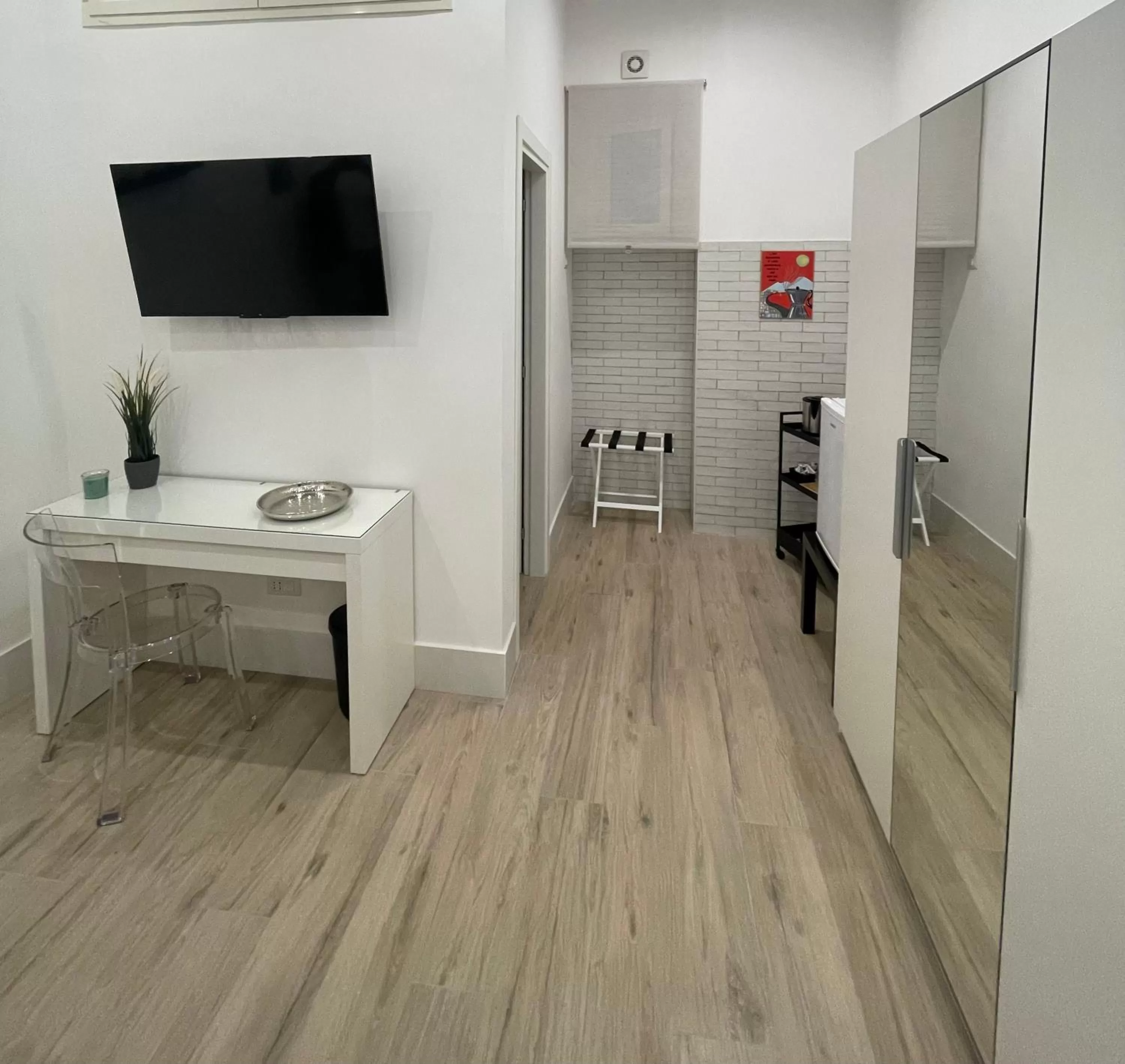 TV/Entertainment Center in IL 16