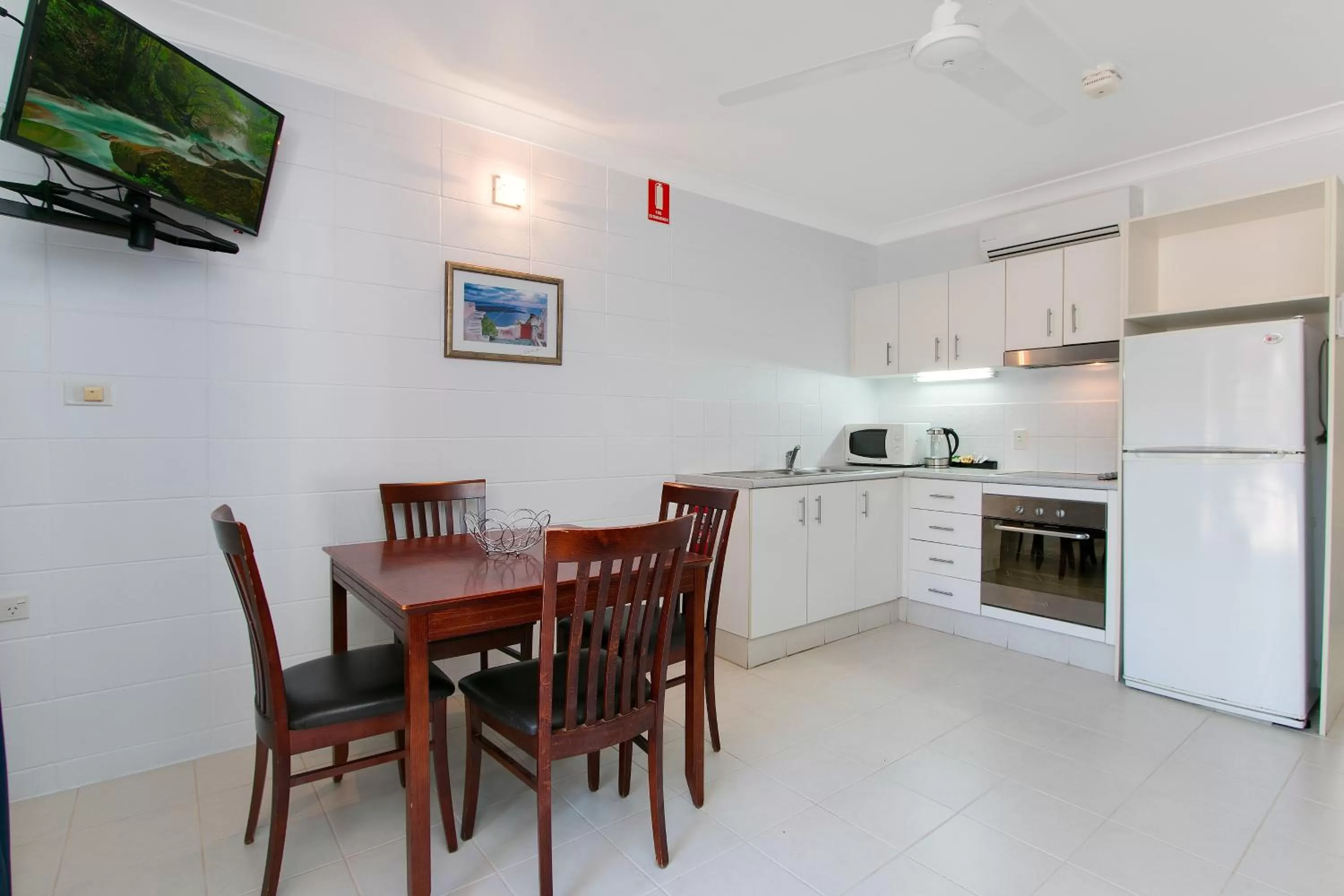 Kitchen or kitchenette in Cairns City Palms