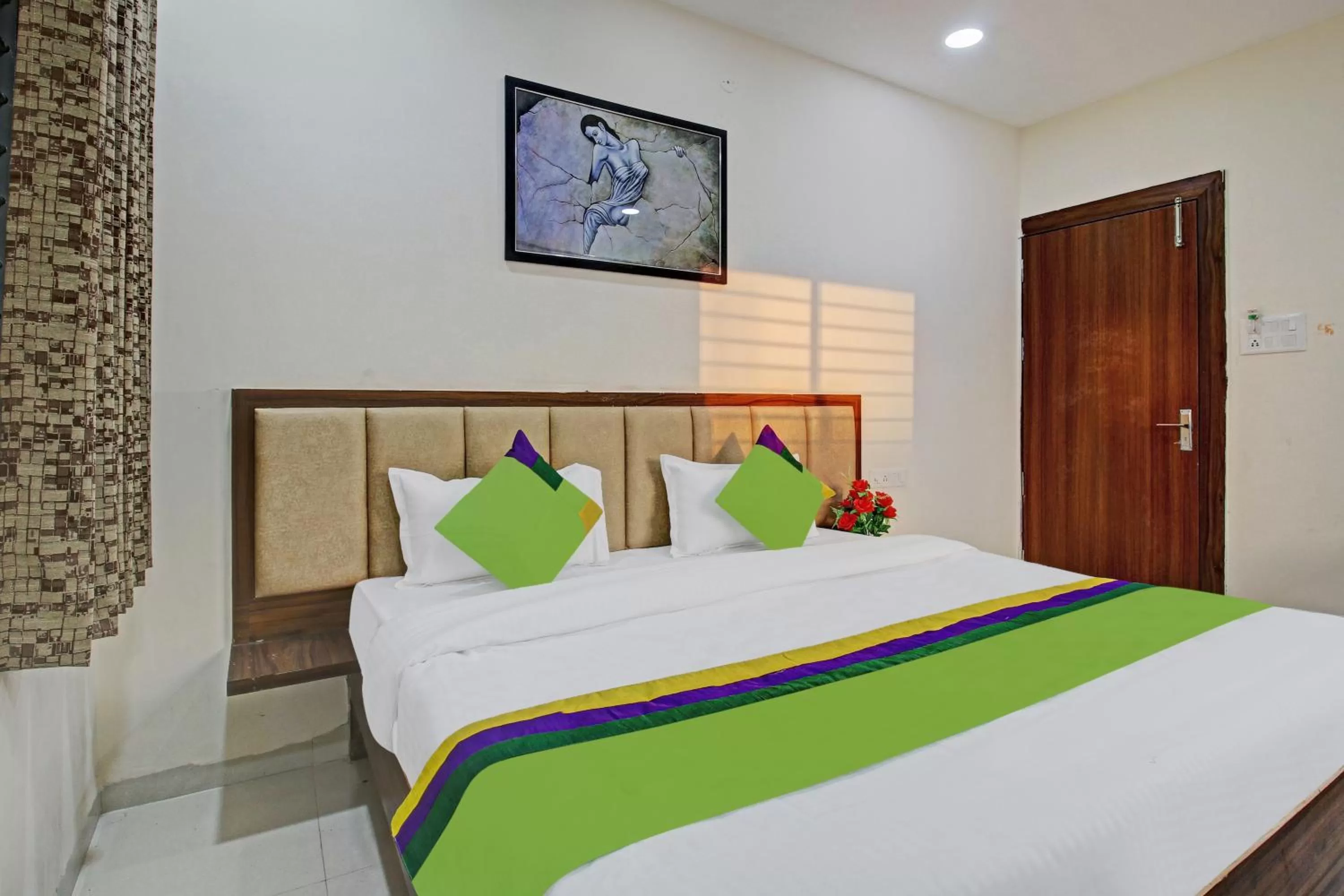 Bedroom, Bed in Treebo Krishna Regency ISBT Bus Stop