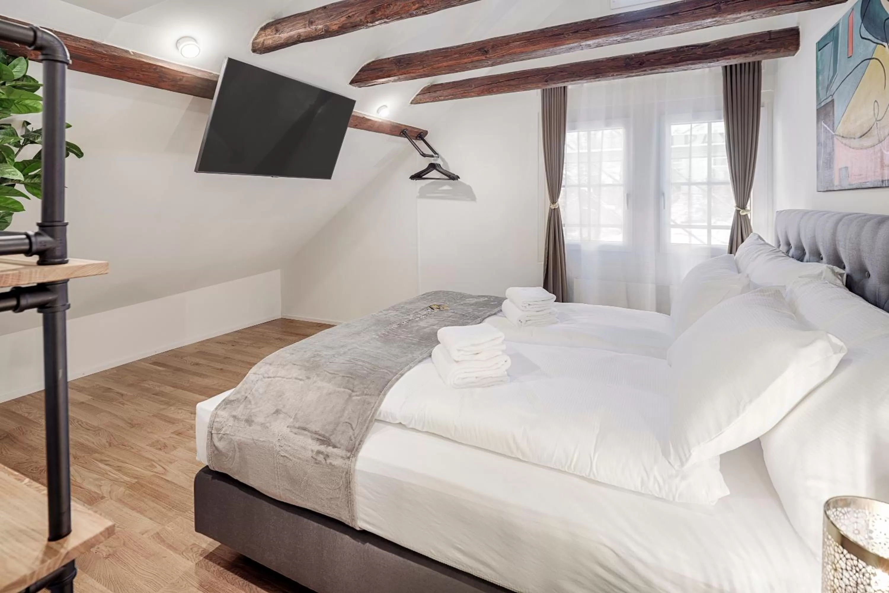 Bed in VISIMO Apartments St Georgen-Strasse St Gallen - Design City Nature