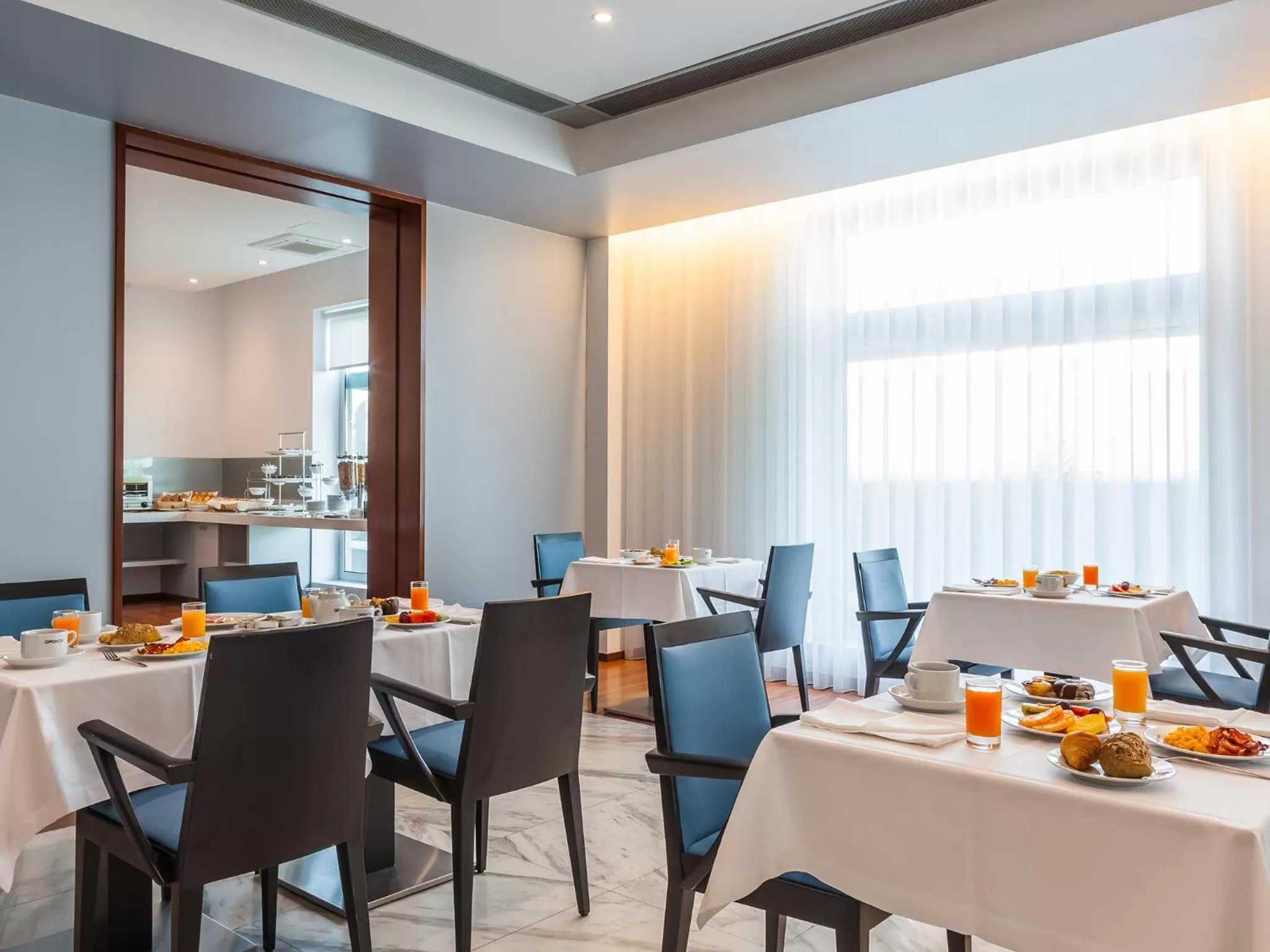 Food and drinks in OPOHOTEL Porto Aeroporto