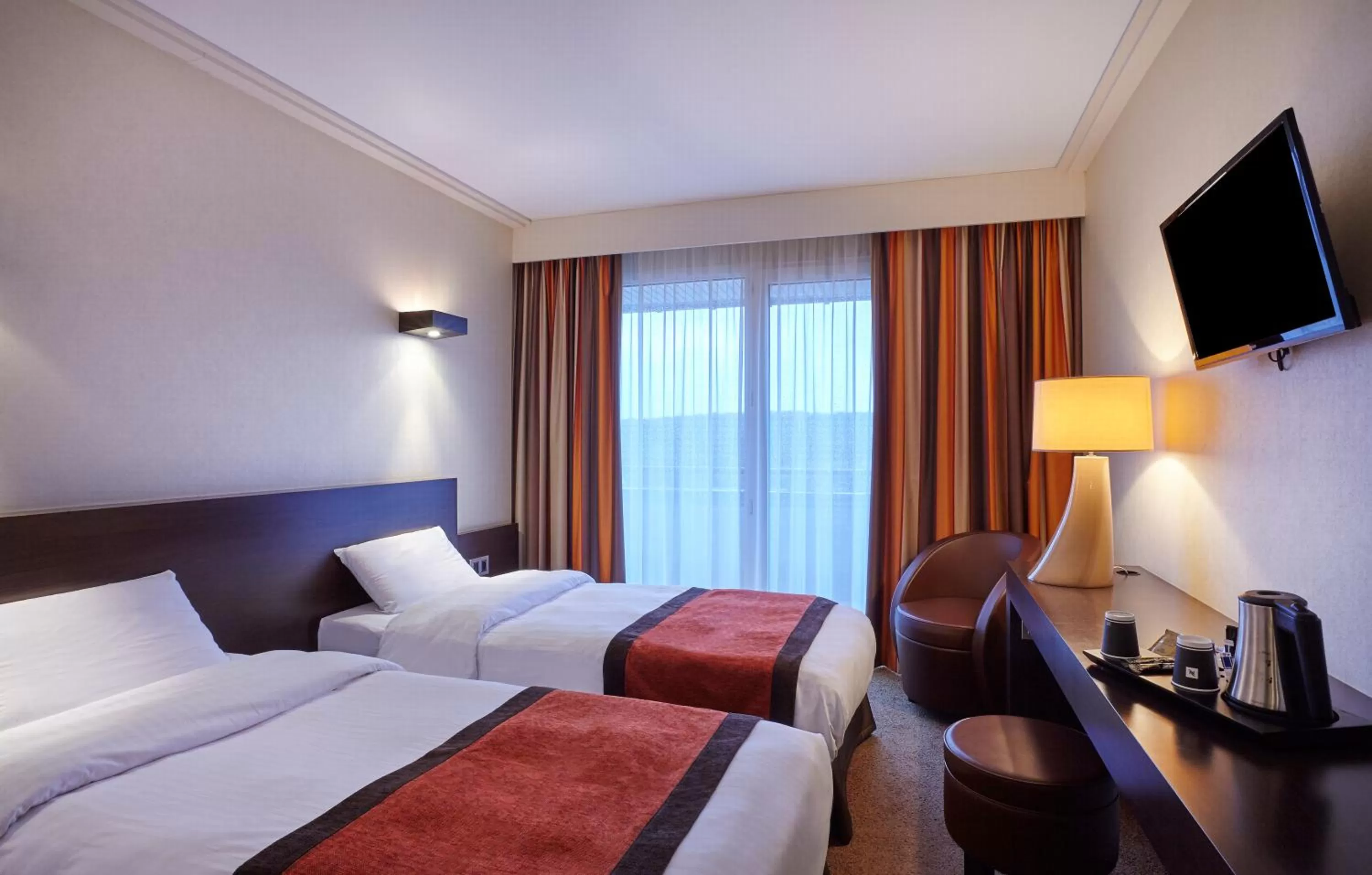 Bathroom, Bed in Hôtel Spa Du Béryl