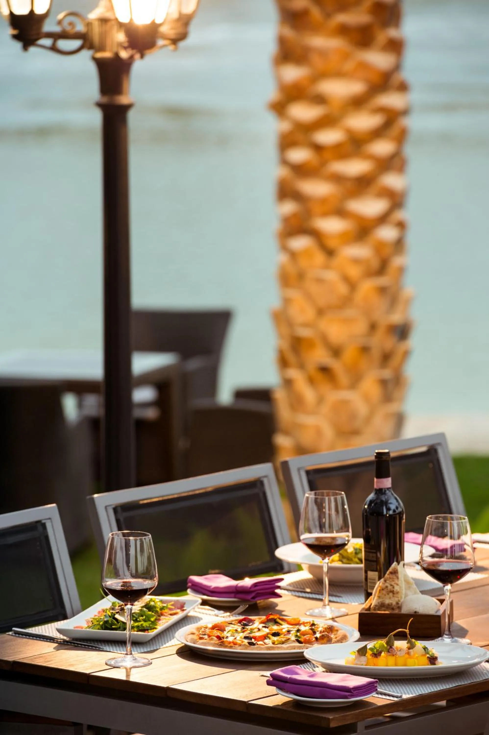 Restaurant/places to eat in Ibis Abu Dhabi Gate