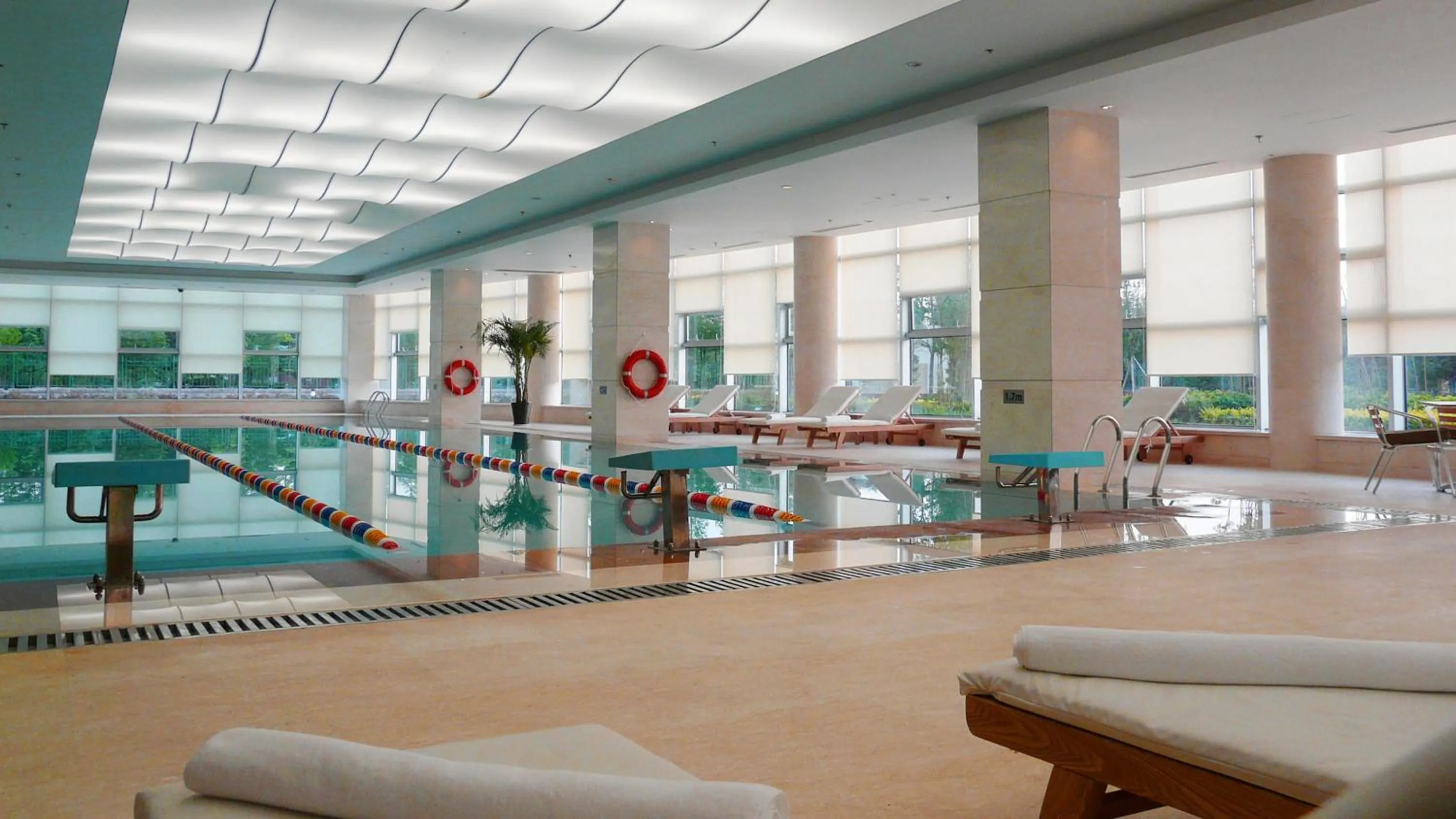 Swimming pool in Qingdao Parkview Holiday Hotel