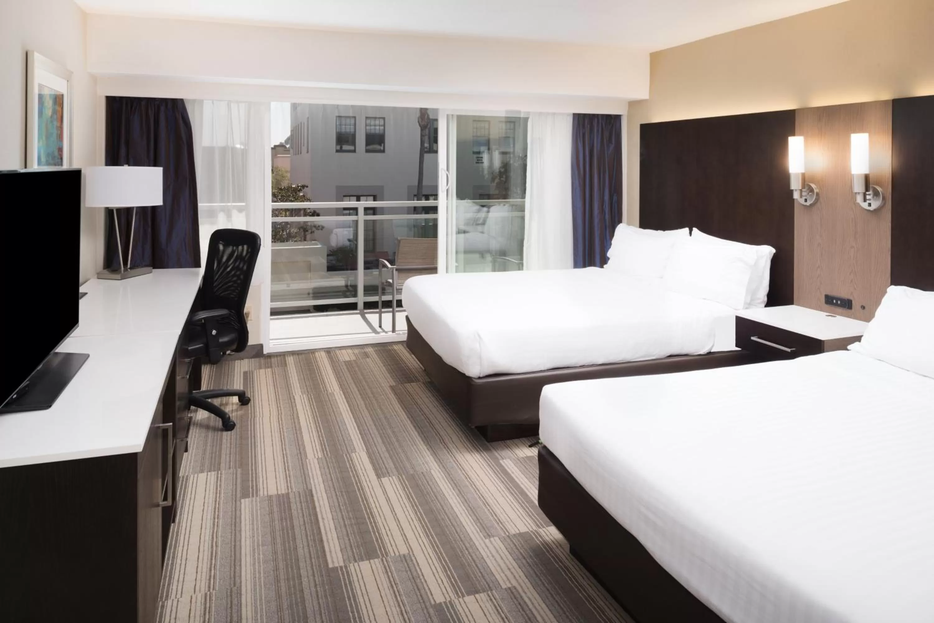Photo of the whole room, Bed in Holiday Inn Express - Downtown San Diego by IHG