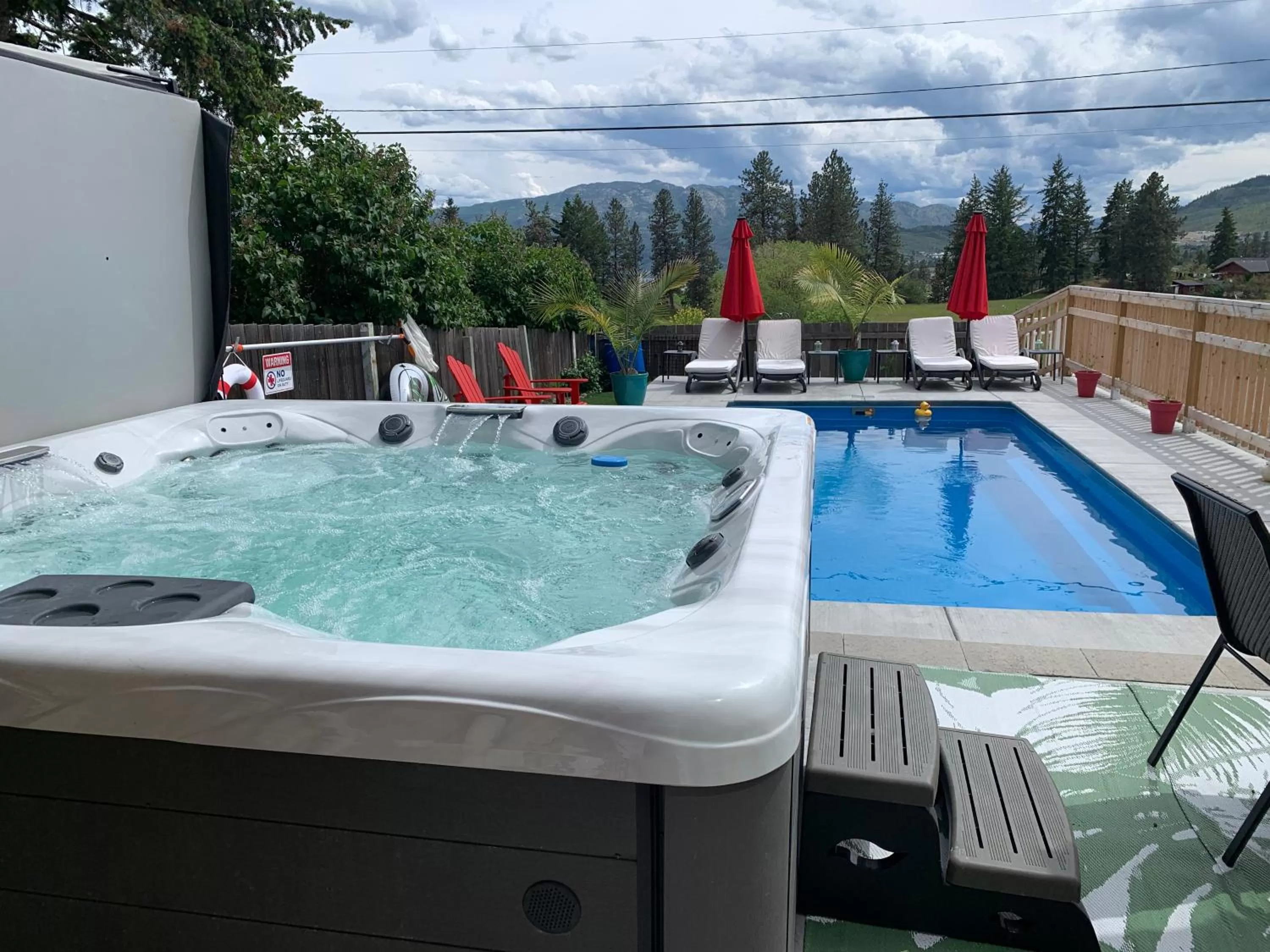 Swimming pool in Salish B&B and Spa