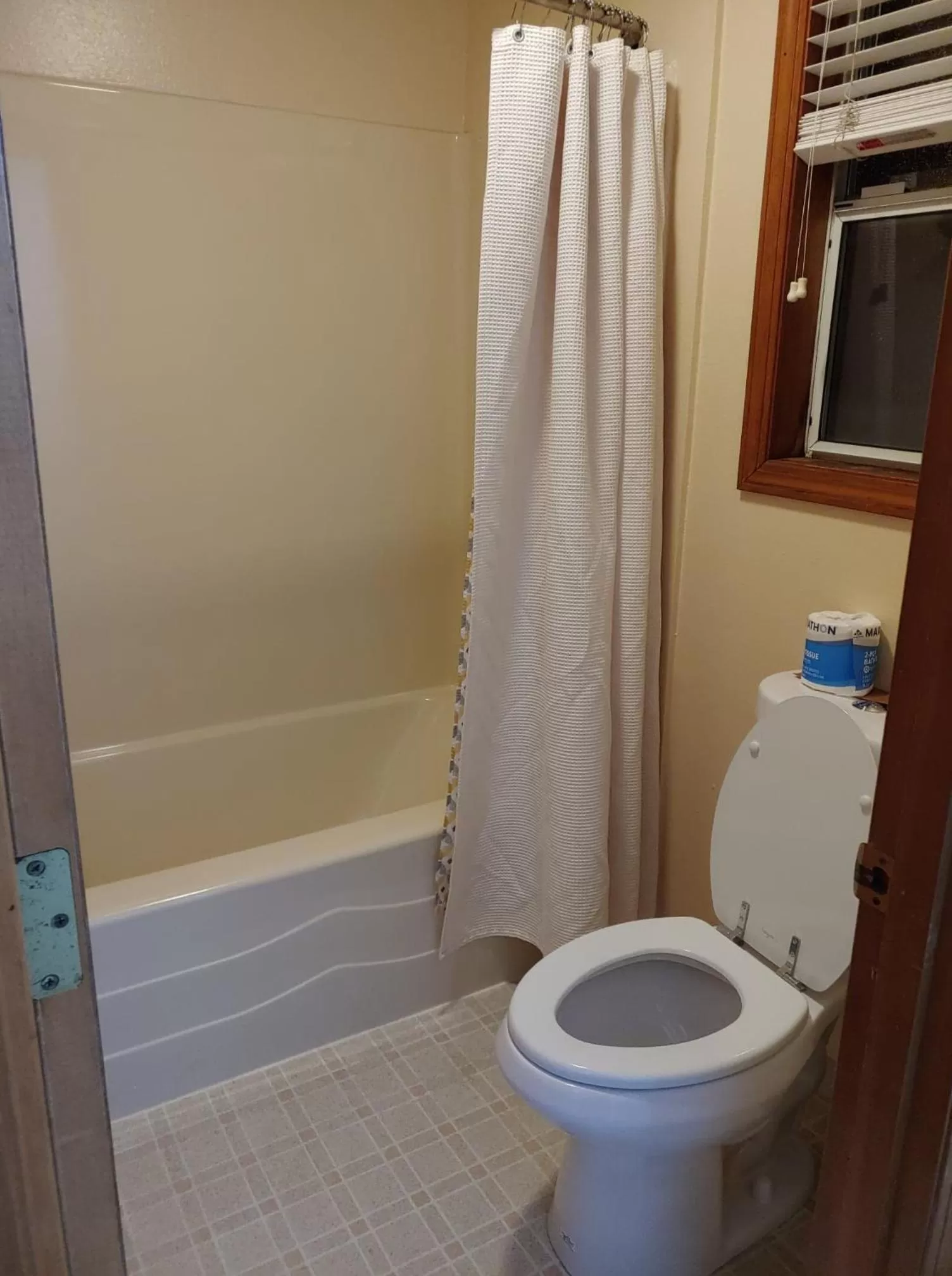 Toilet in Hillcrest Inn