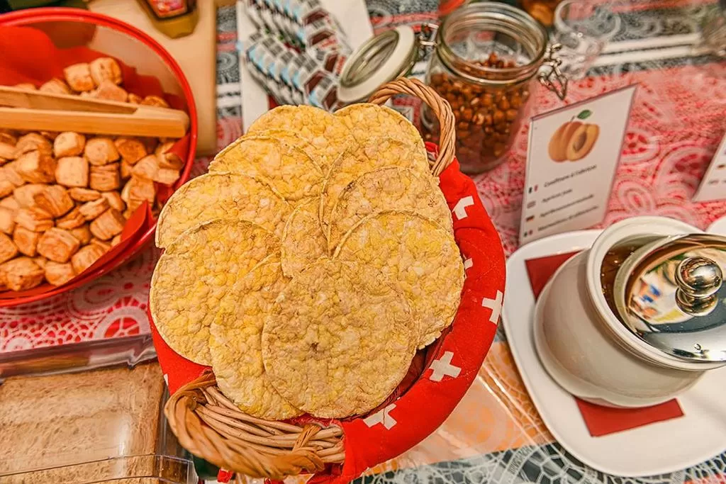 Breakfast in Hotel des Alpes Bulle center