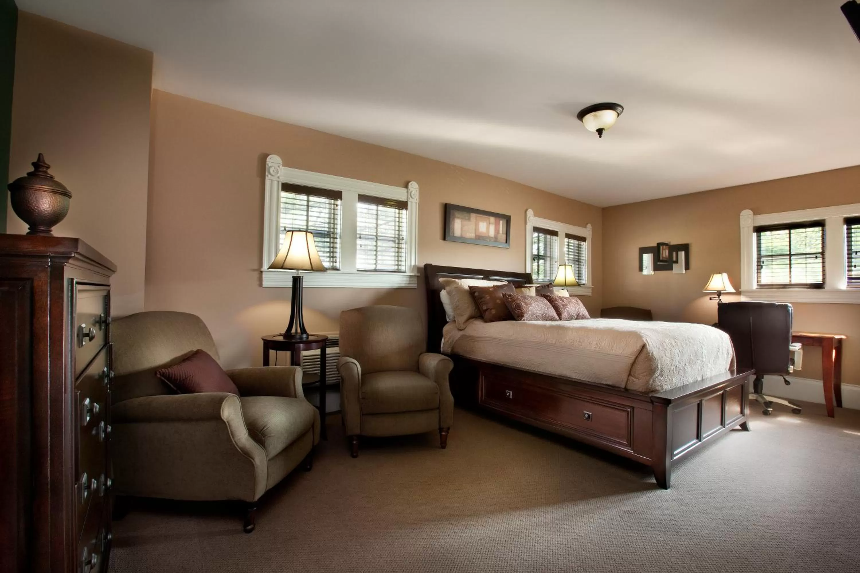 Photo of the whole room, Bed in Grant Street Inn - Bloomington