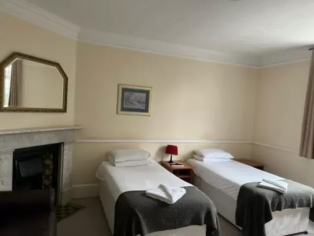 Standard Twin Room in The Admiral Cunningham Hotel Standard Twin Room in The Admiral Cunningham Hotel