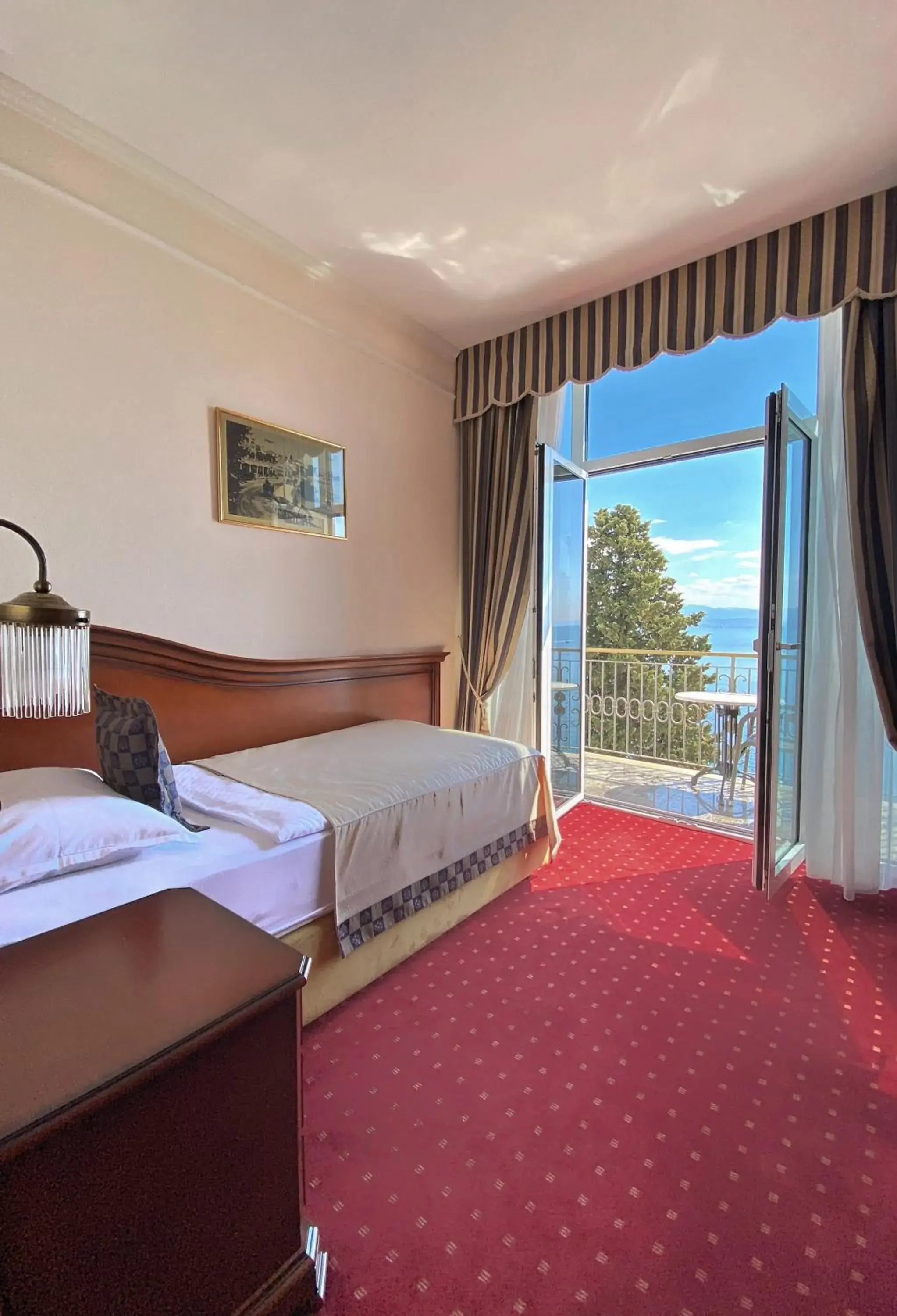 Single Room with Balcony and Sea View in Hotel Savoy Single Room with Balcony and Sea View in Hotel Savoy