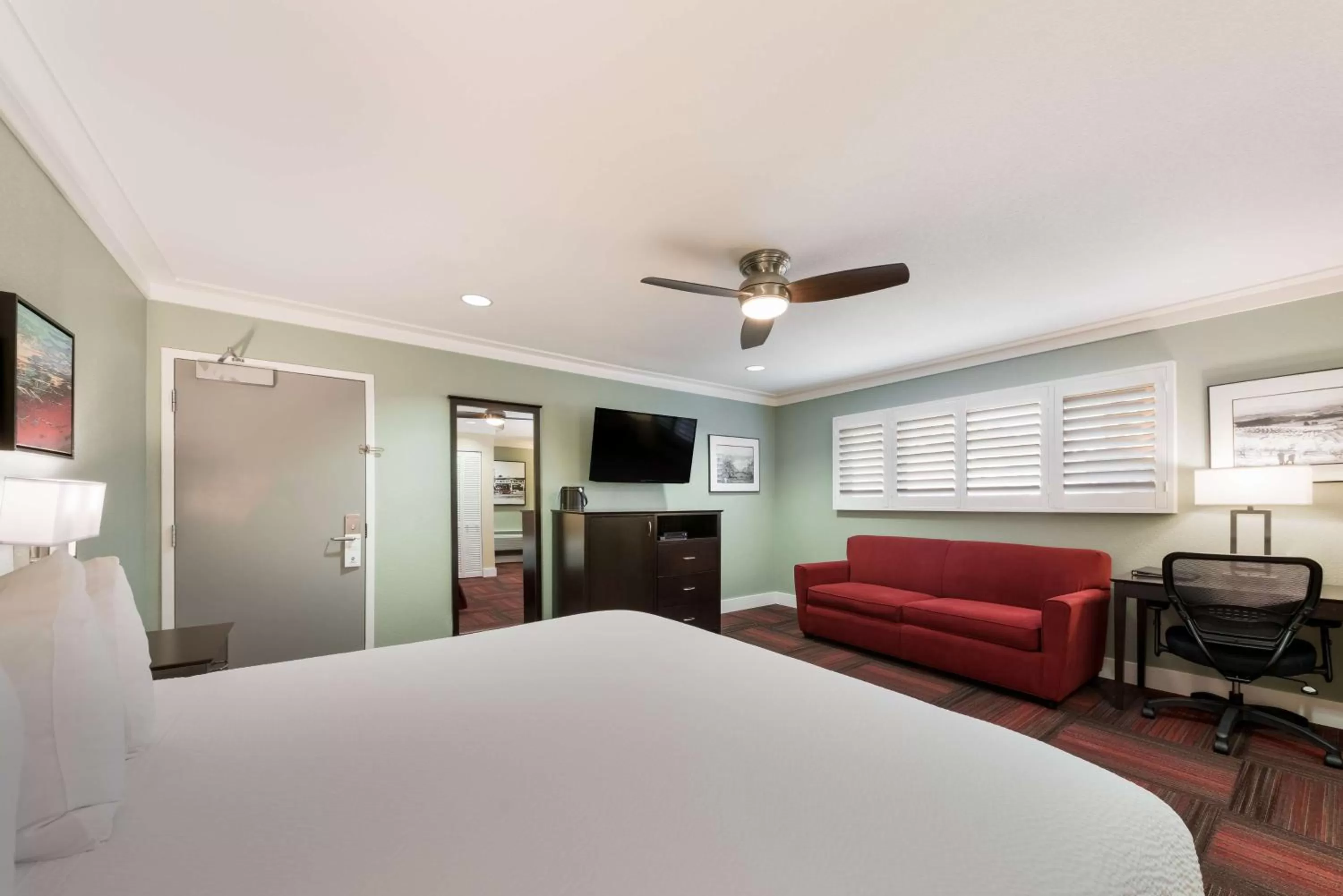 Bedroom, Bed in BEST WESTERN the Inn of Los Gatos