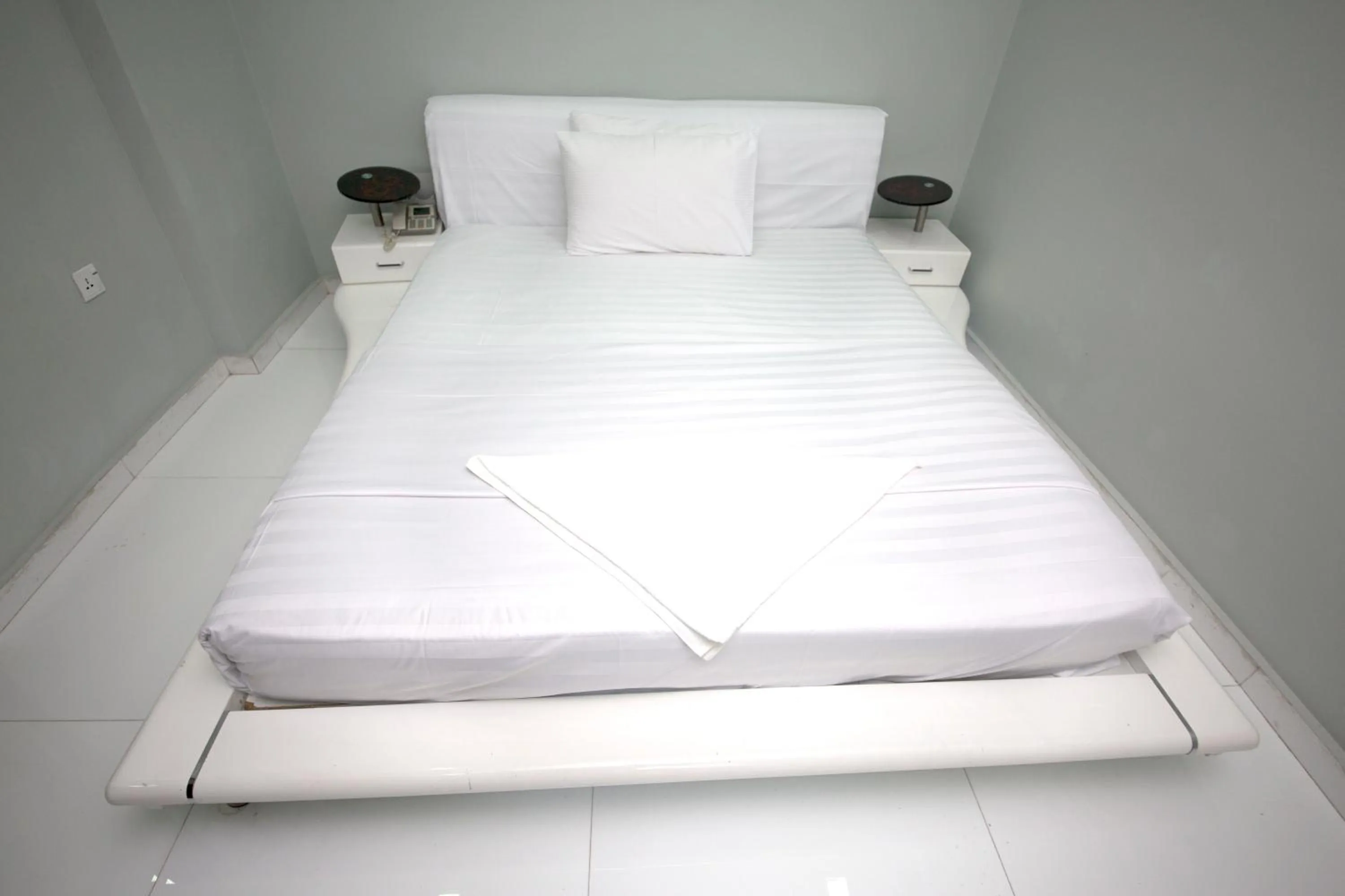 Bed in White Fort Hotel