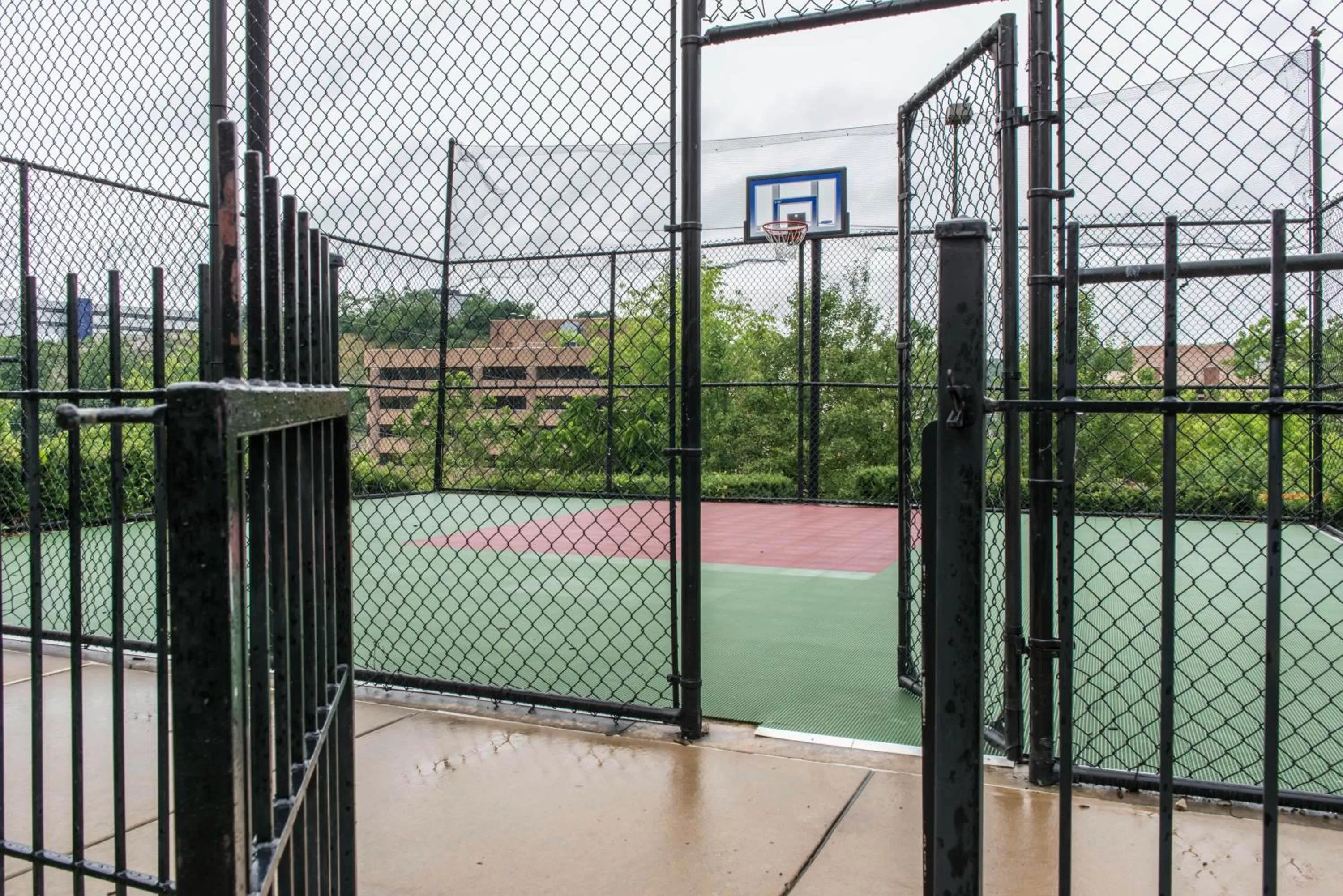 Tennis court in MainStay Suites Pittsburgh Airport