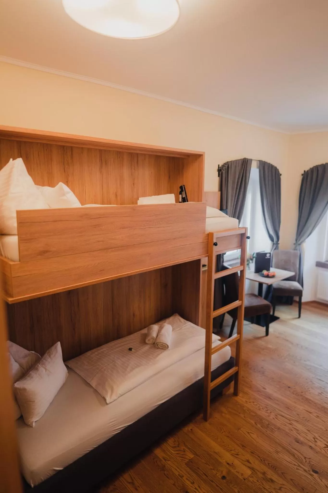 Bed, Bunk Bed in Hotel Restaurant DAS RÖSSL