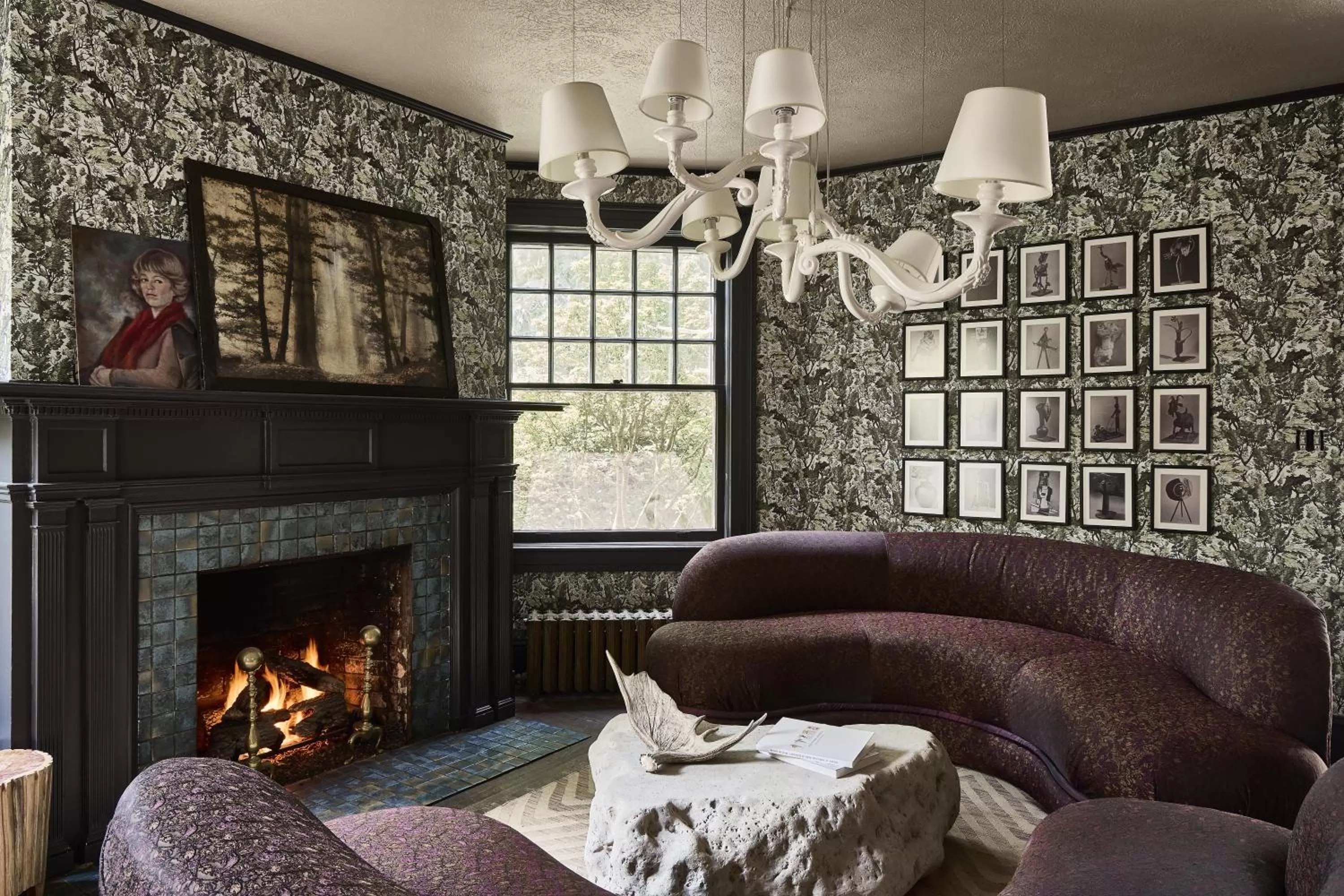 Communal lounge/ TV room in Blind Tiger Asheville