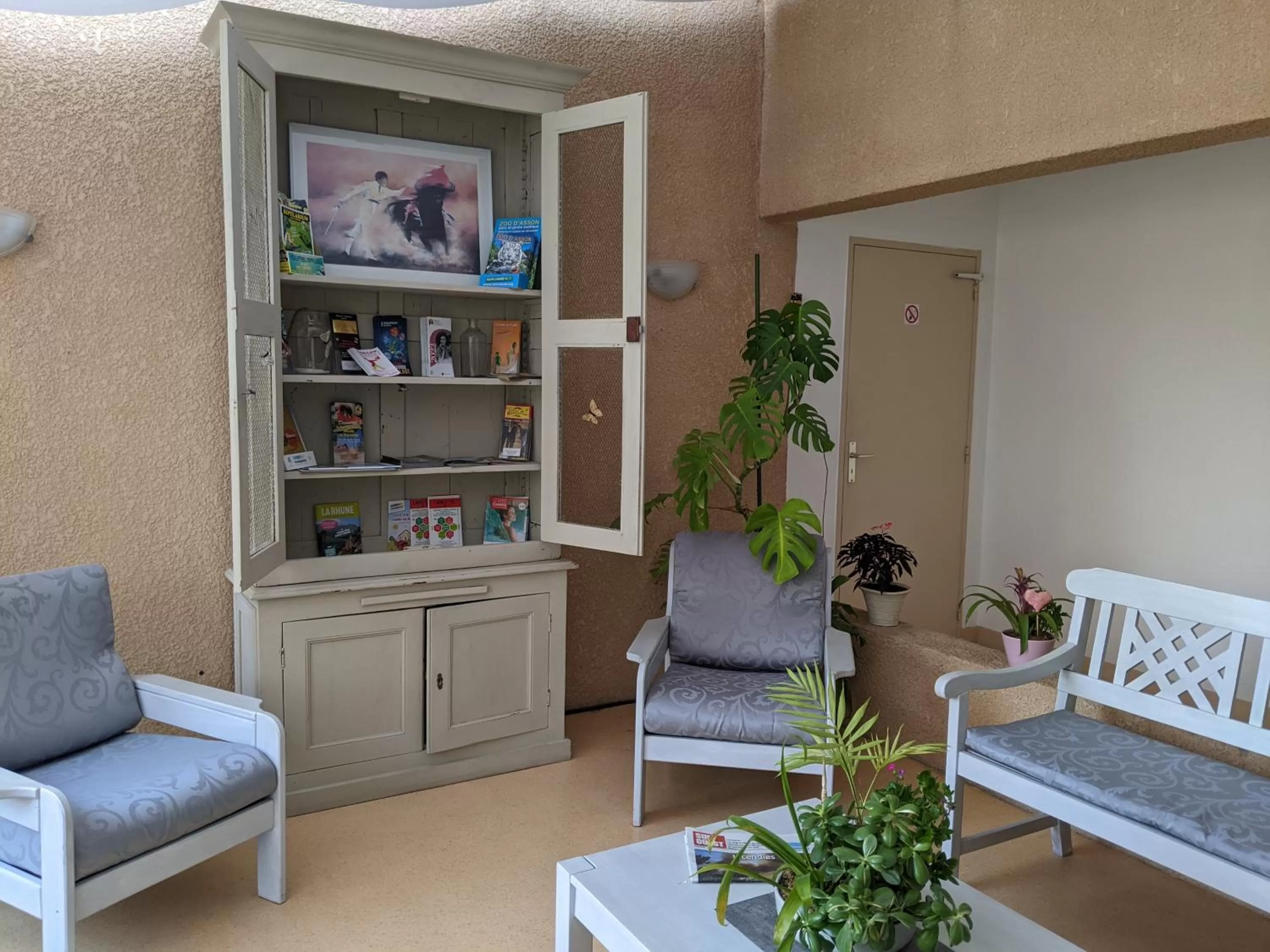 Living room in Hôtel Studios Les Acacias