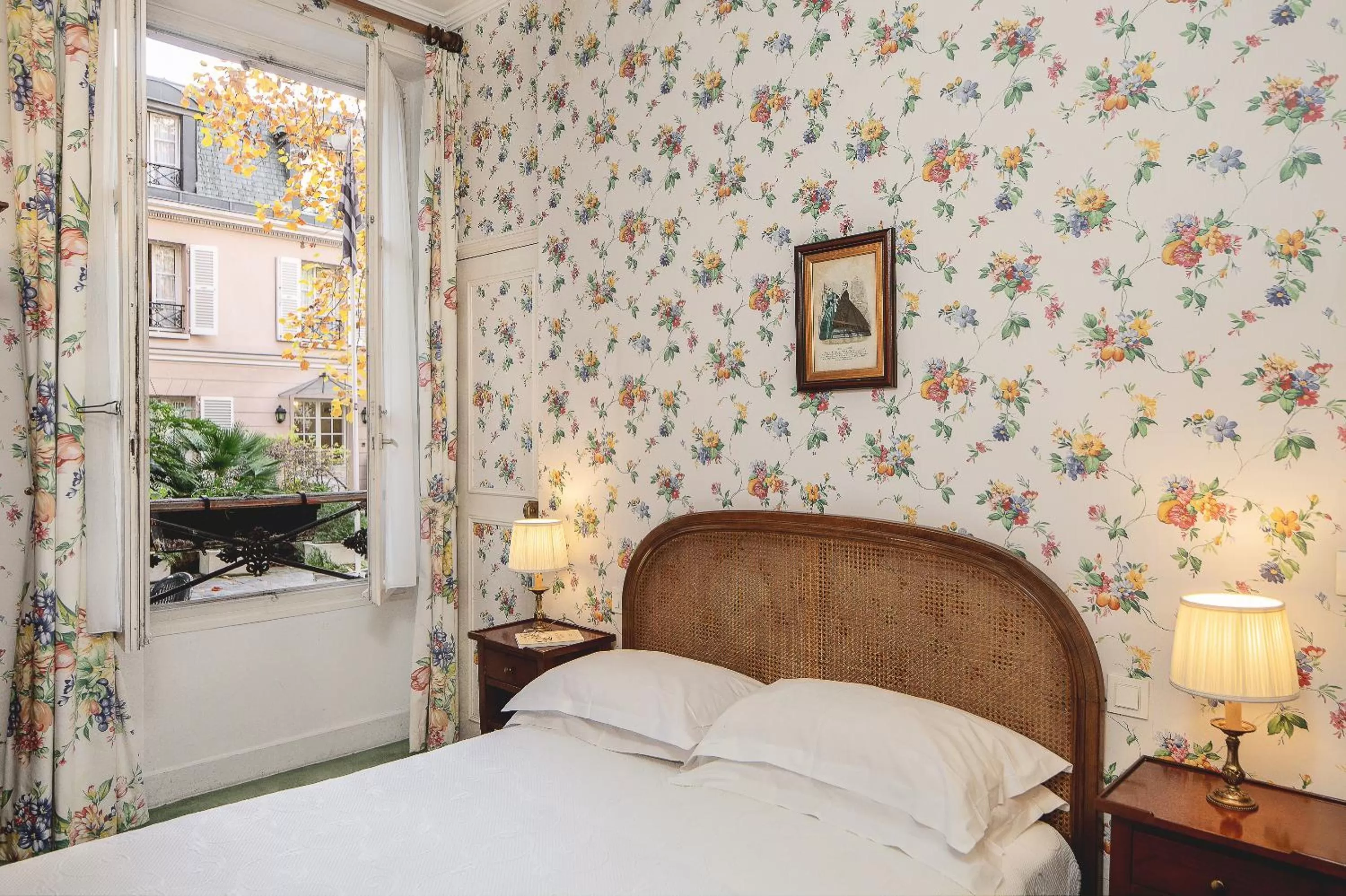 Bed in Hotel des Grandes Ecoles