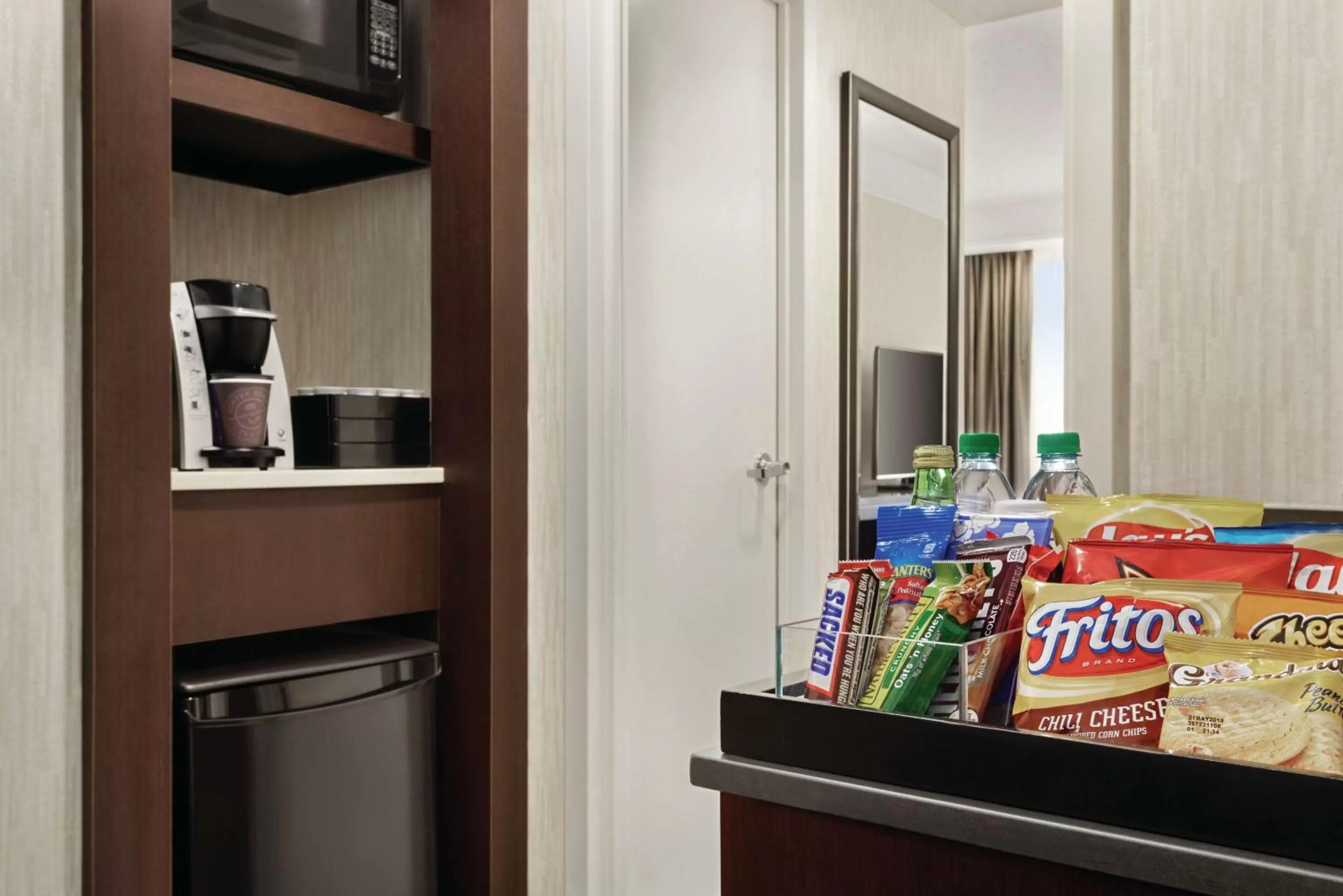 Bedroom in Embassy Suites by Hilton Chicago North Shore Deerfield