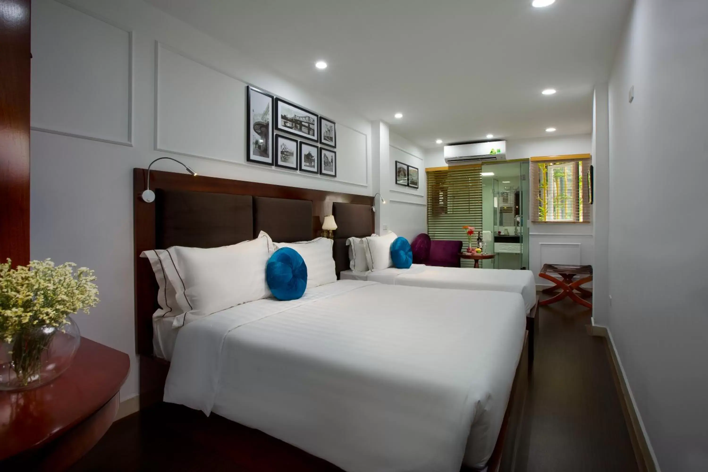 Deluxe Family Suite in Antique Angel Hotel Deluxe Family Suite in Antique Angel Hotel