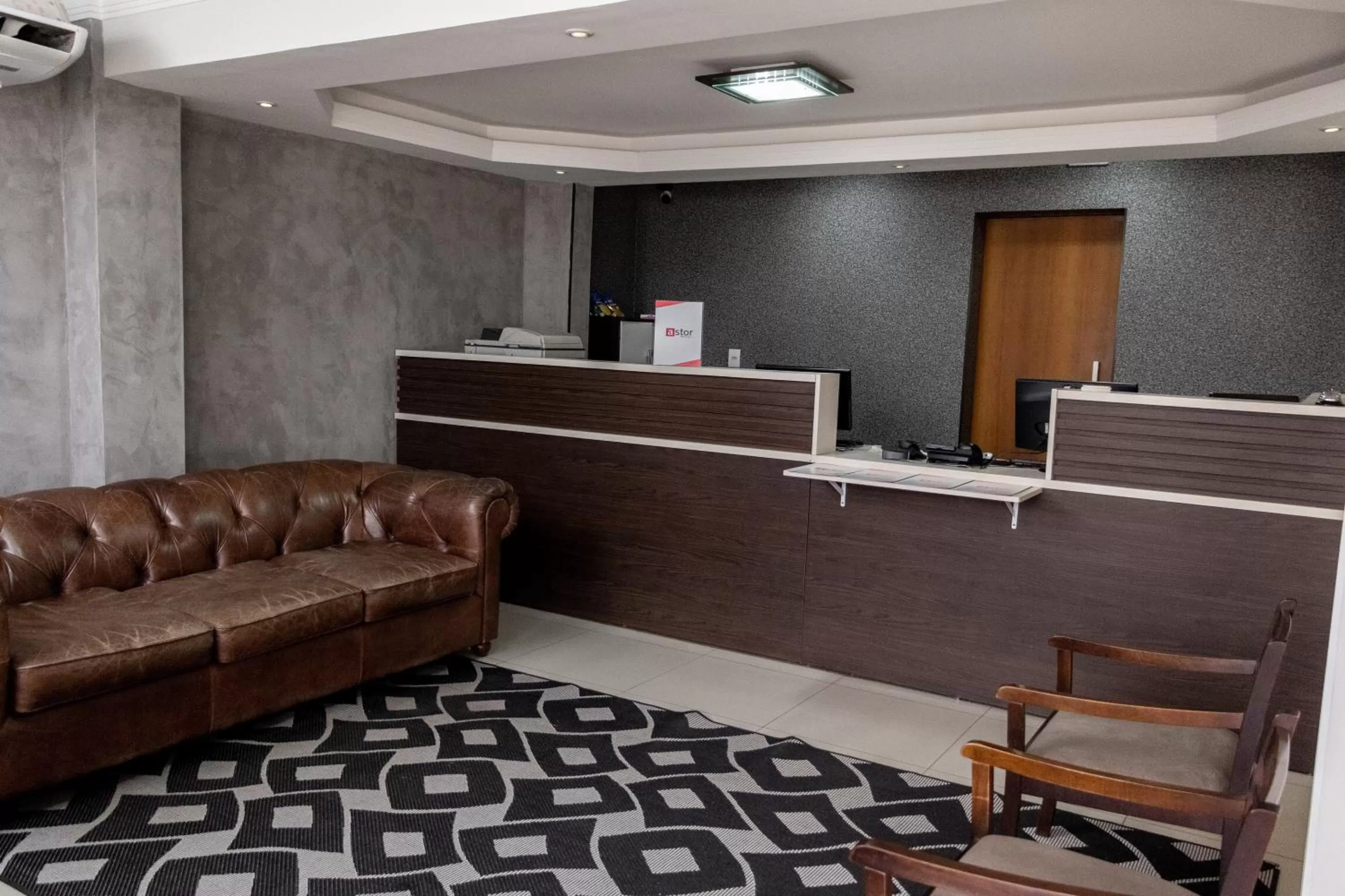 Living room, Lobby/Reception in Astor Hotel