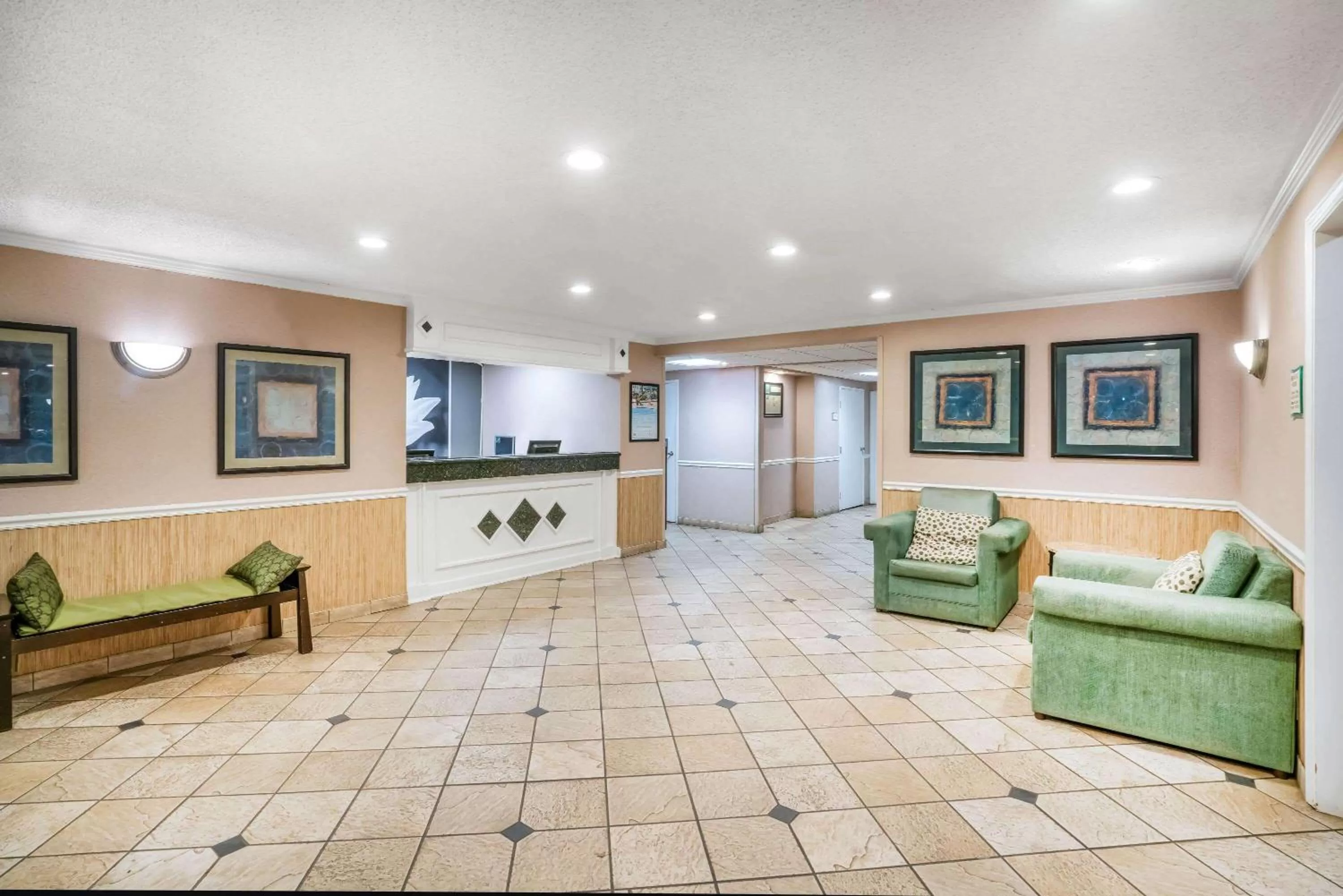 Lobby or reception in La Quinta by Wyndham Nashville Franklin