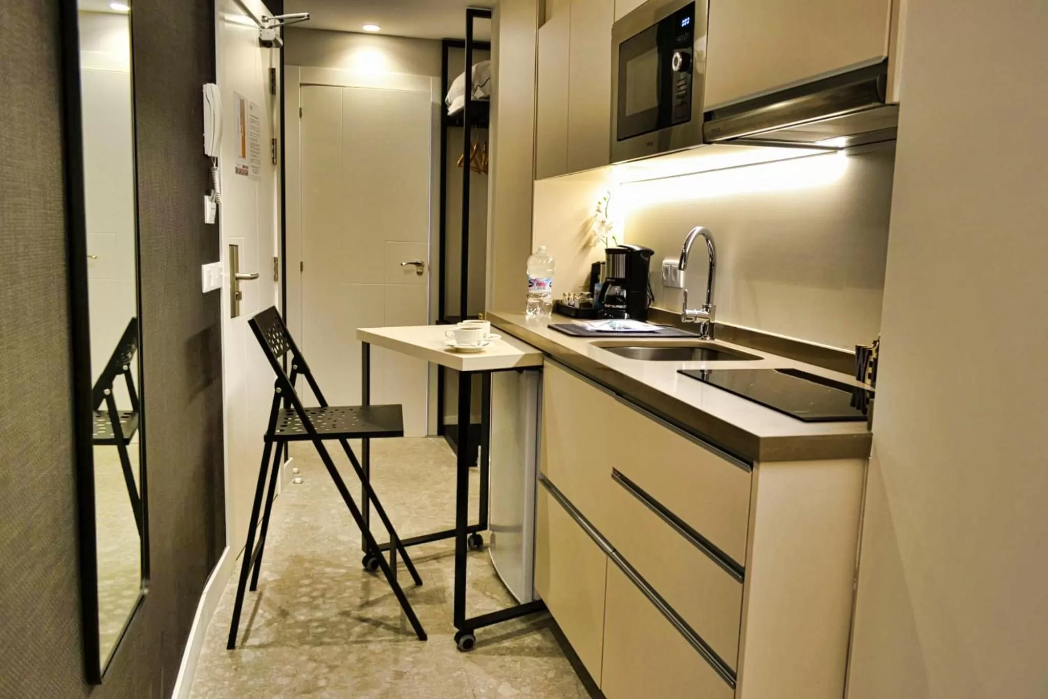 Kitchen or kitchenette in Posidonia Aparthotel