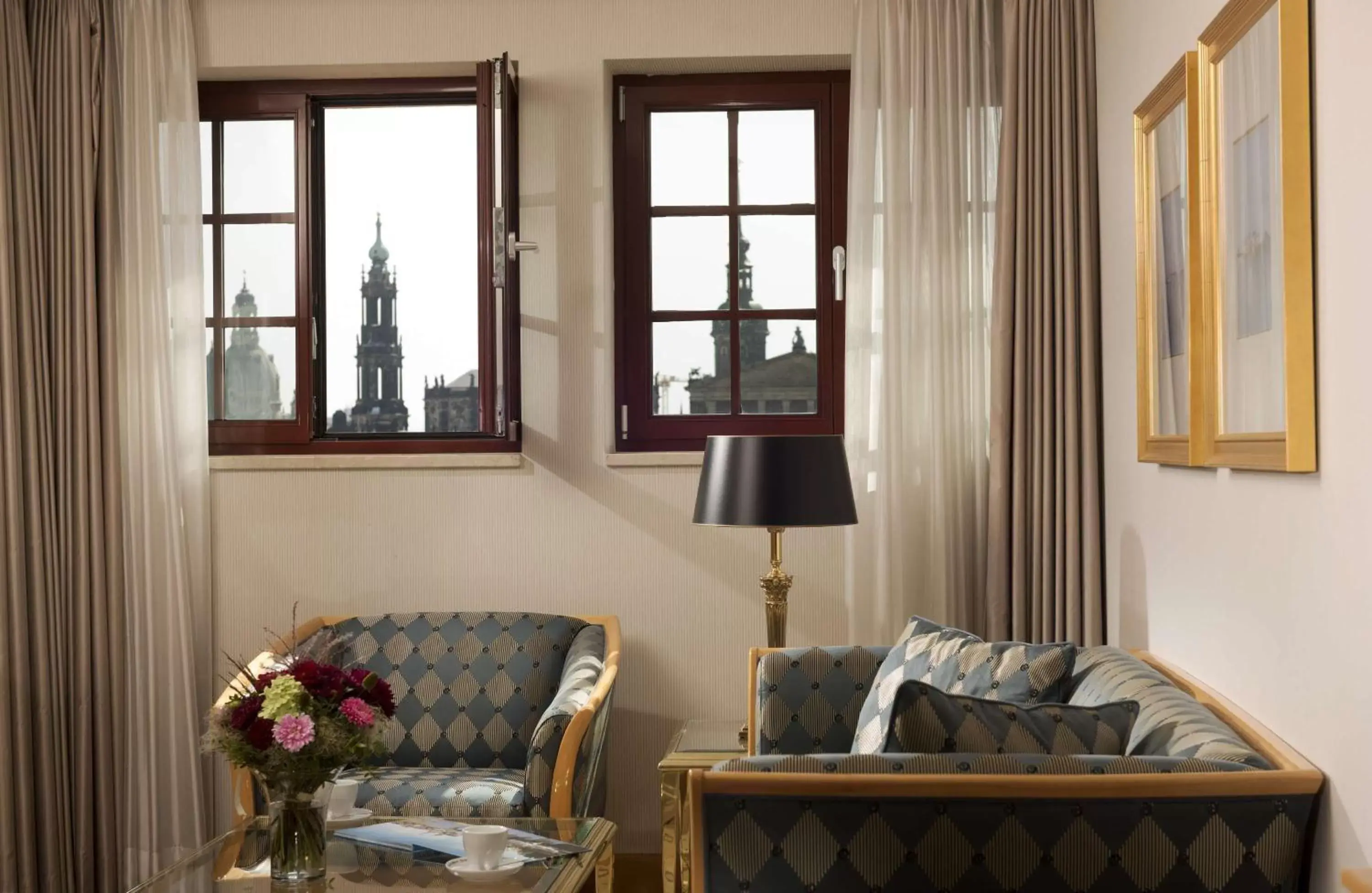 Executive Suite Double Use in Maritim Hotel Dresden Executive Suite Double Use in Maritim Hotel Dresden