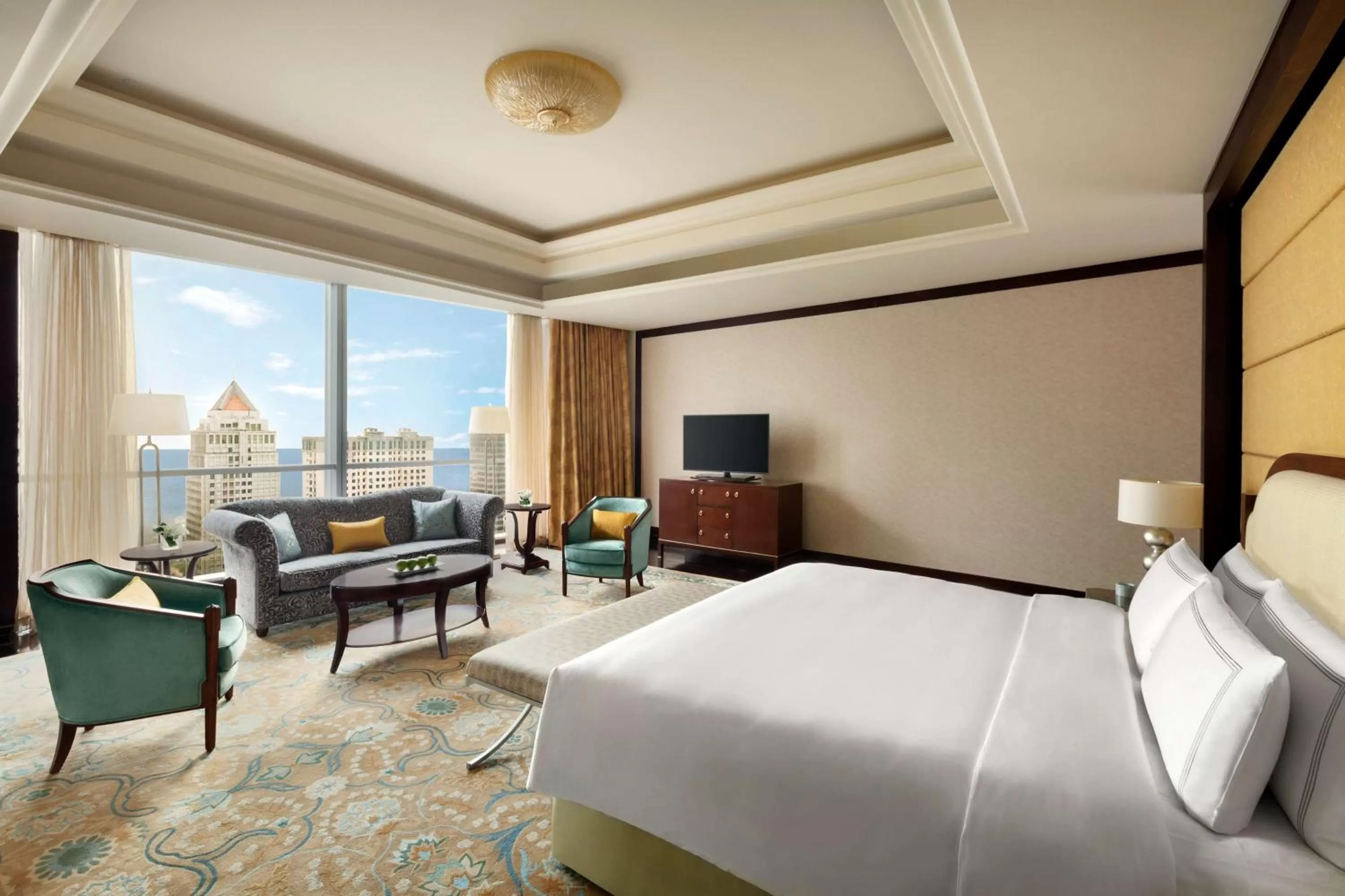 Photo of the whole room, Bed in Shangri-La Qingdao