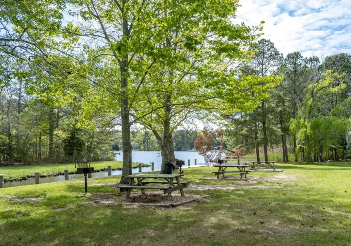 BBQ facilities in Beach Bum West-O Motel