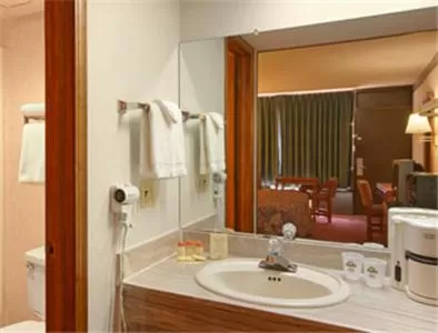 Bathroom in Sunset Inn Clarksville