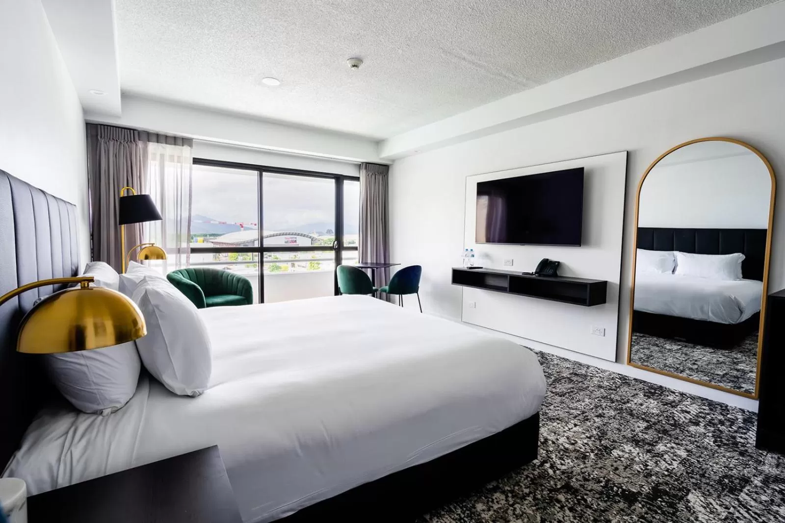 Bedroom, Bed in The Benson Hotel