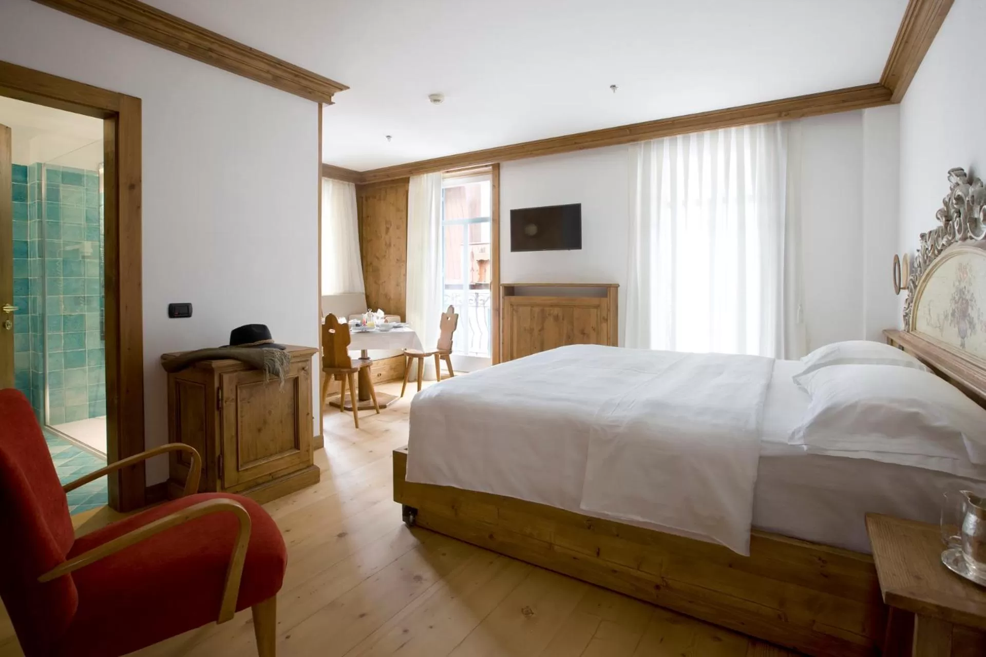 Photo of the whole room, Bed in Hotel Cortina