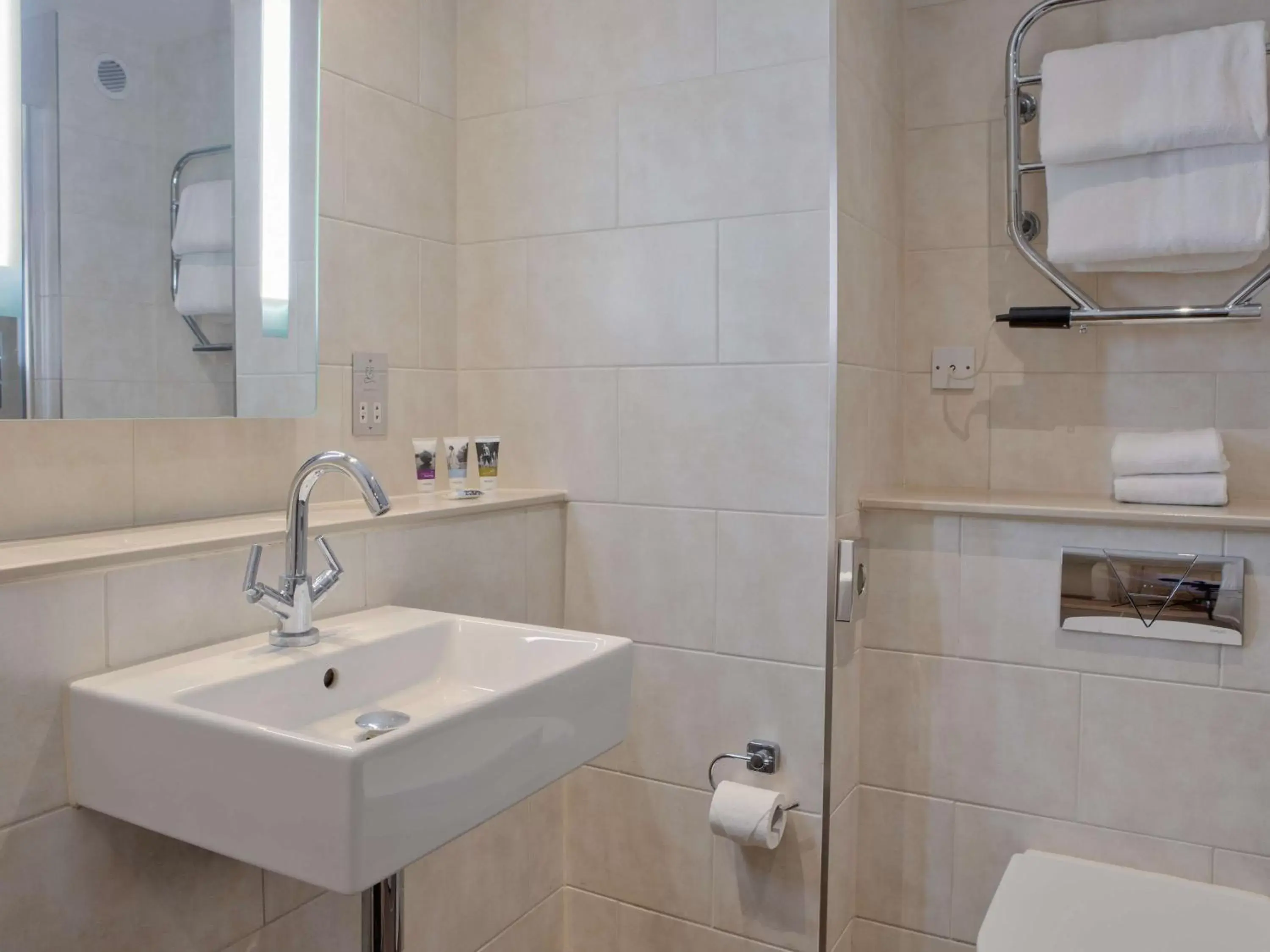 Privilege Double Room in Sunday Box Hill Burford Bridge Hotel Privilege Double Room in Sunday Box Hill Burford Bridge Hotel