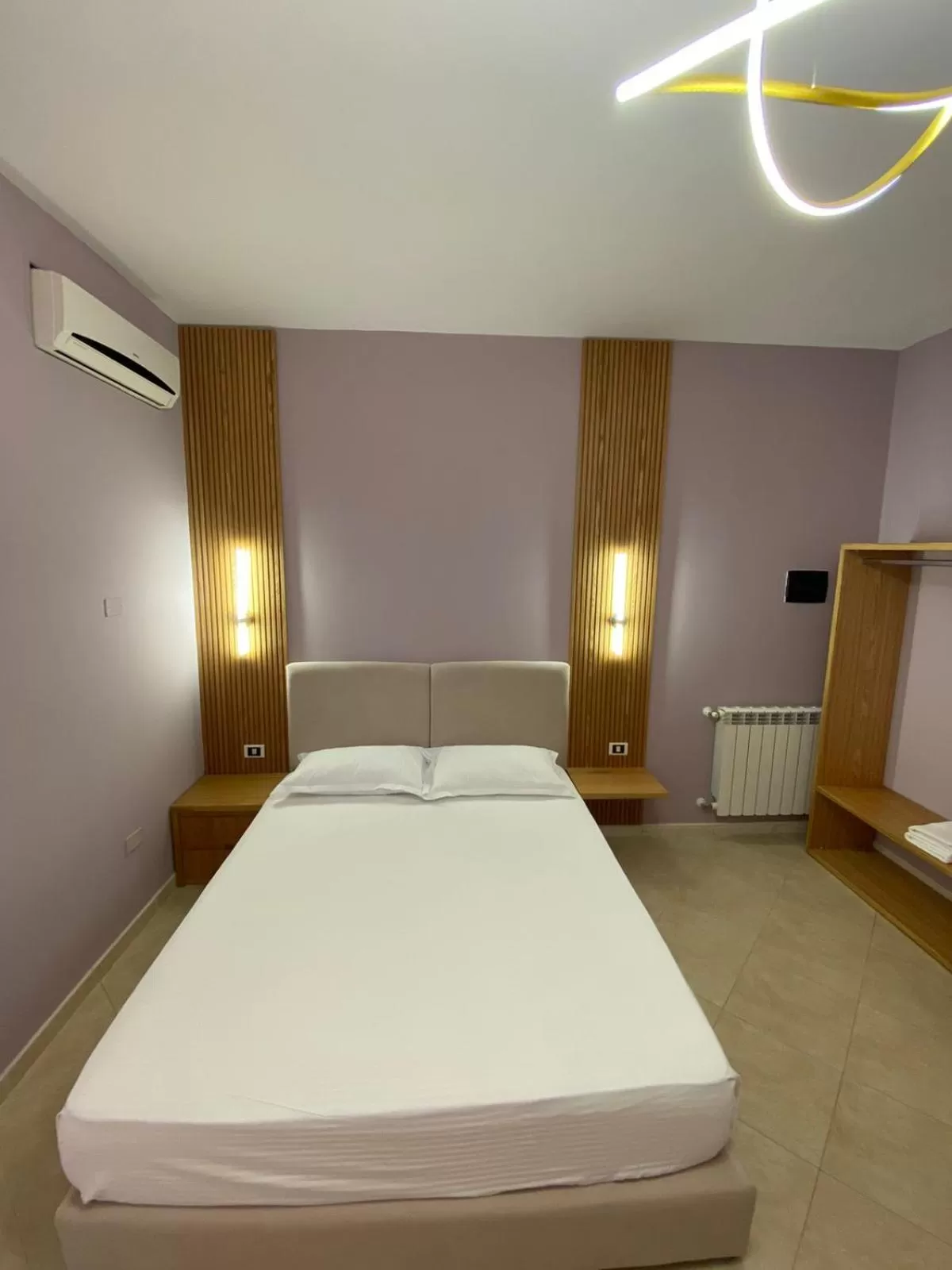 Bedroom, Bed in Hotel Kaloshi