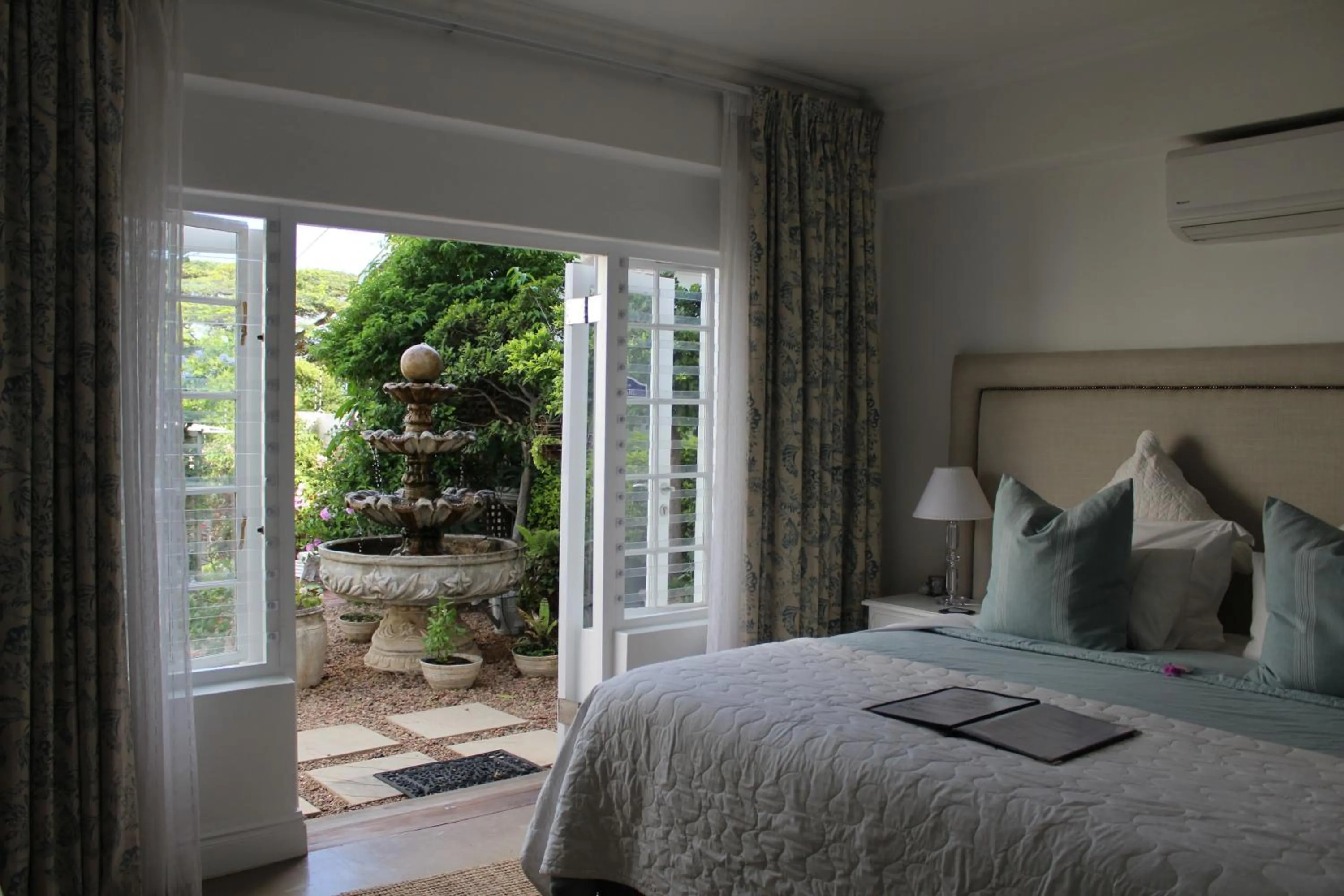 Bedroom, Bed in Sandals Guest House