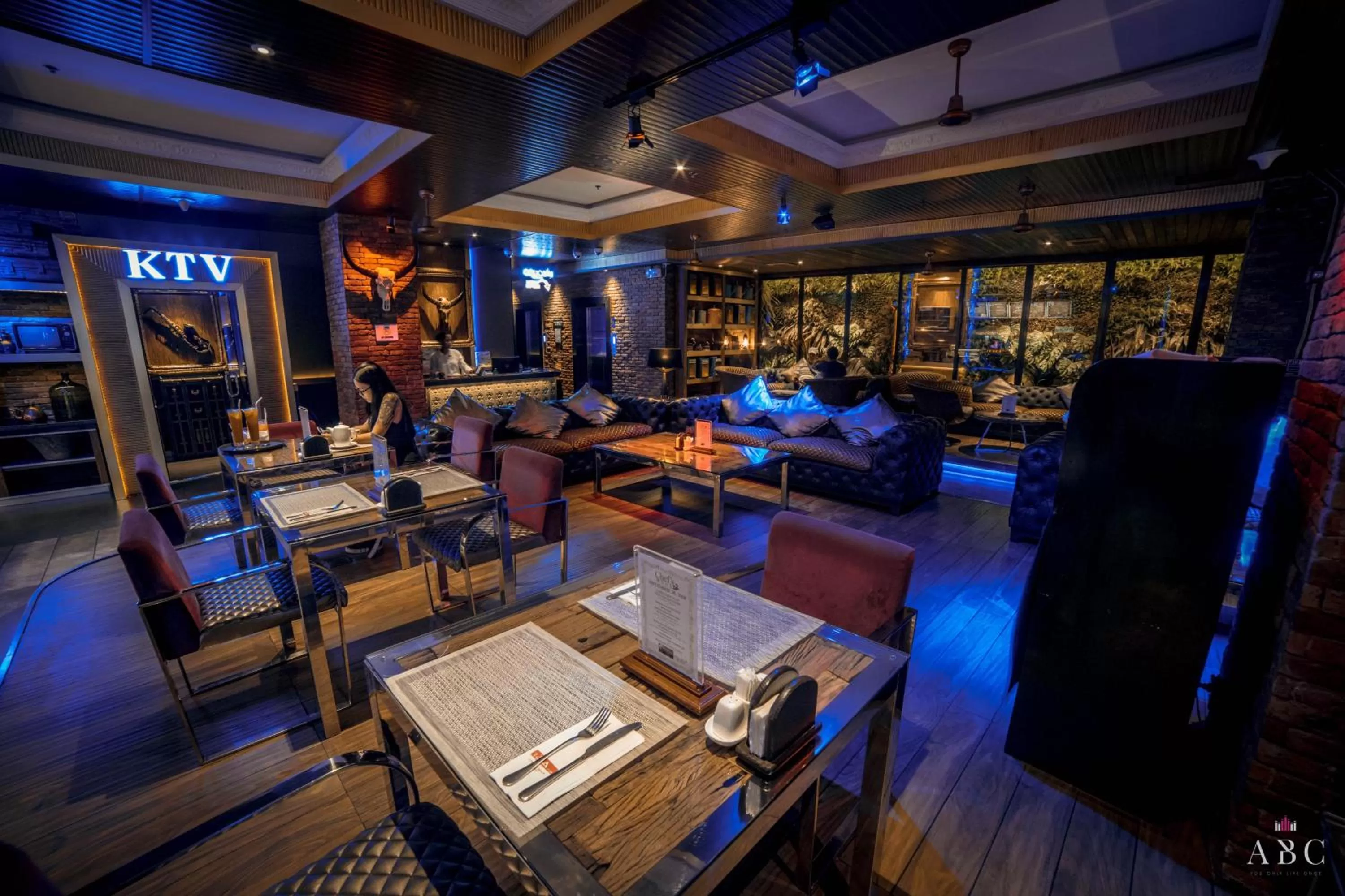 Restaurant/places to eat in ABC Hotel