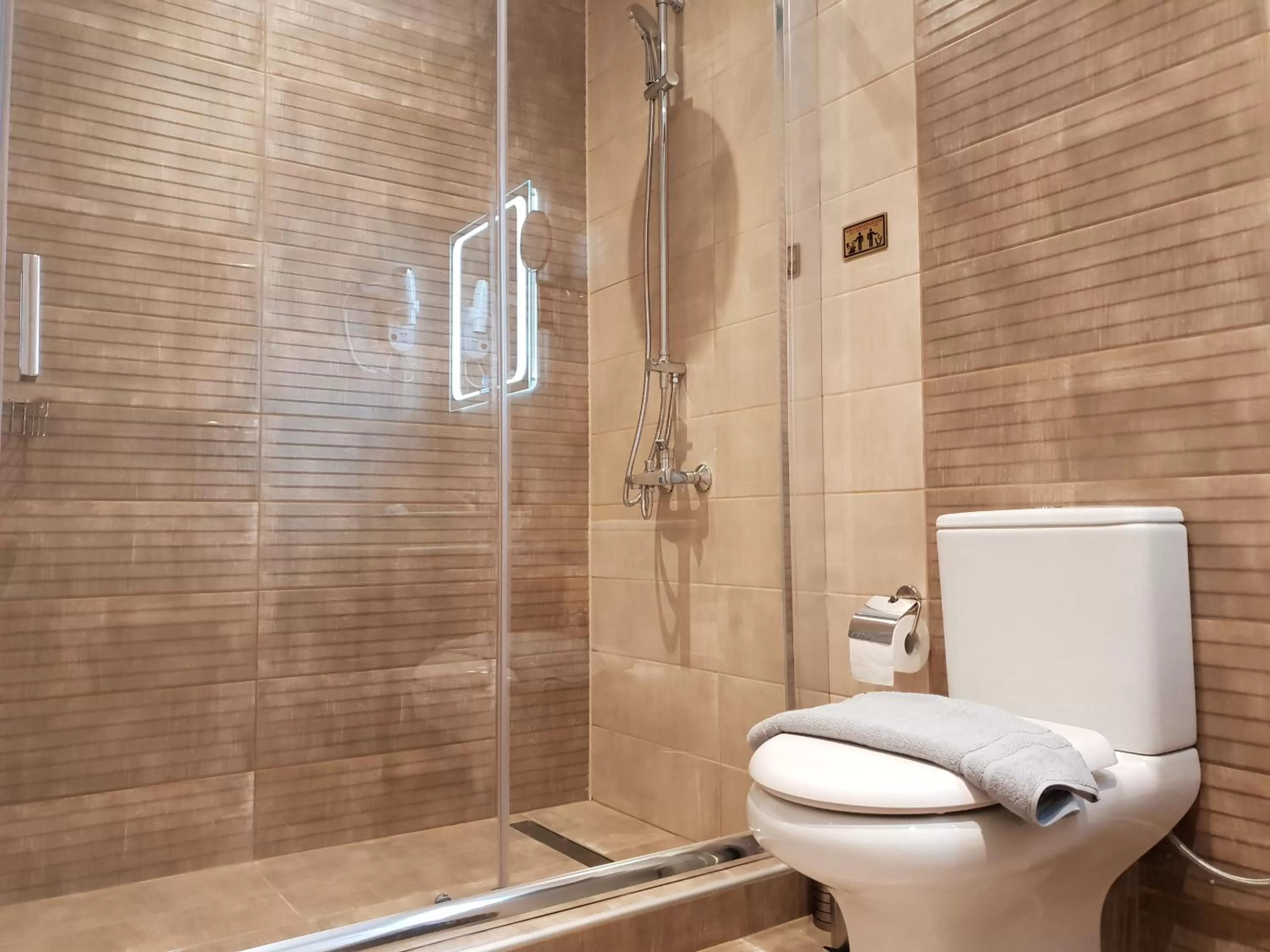 Bathroom in Mondeus Inn Luxury