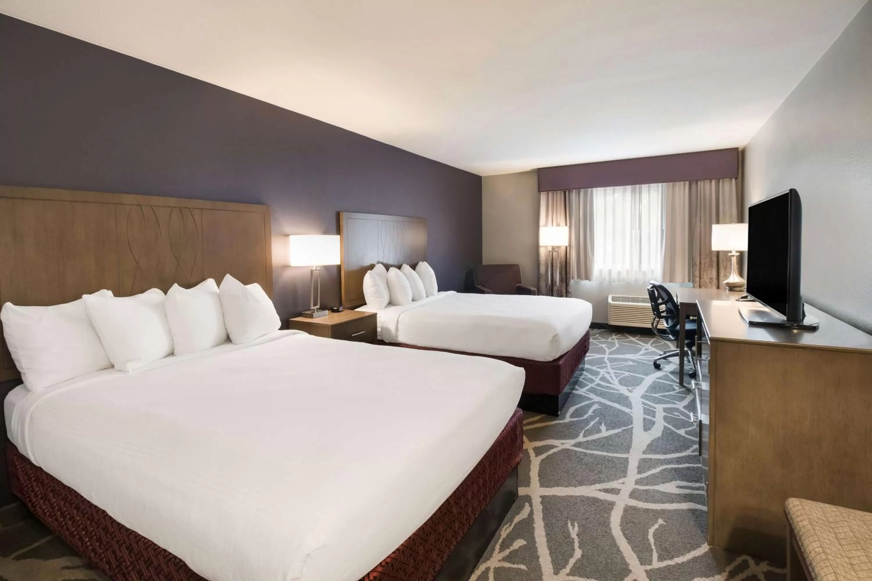 Bedroom, Bed in Best Western McMinnville Inn