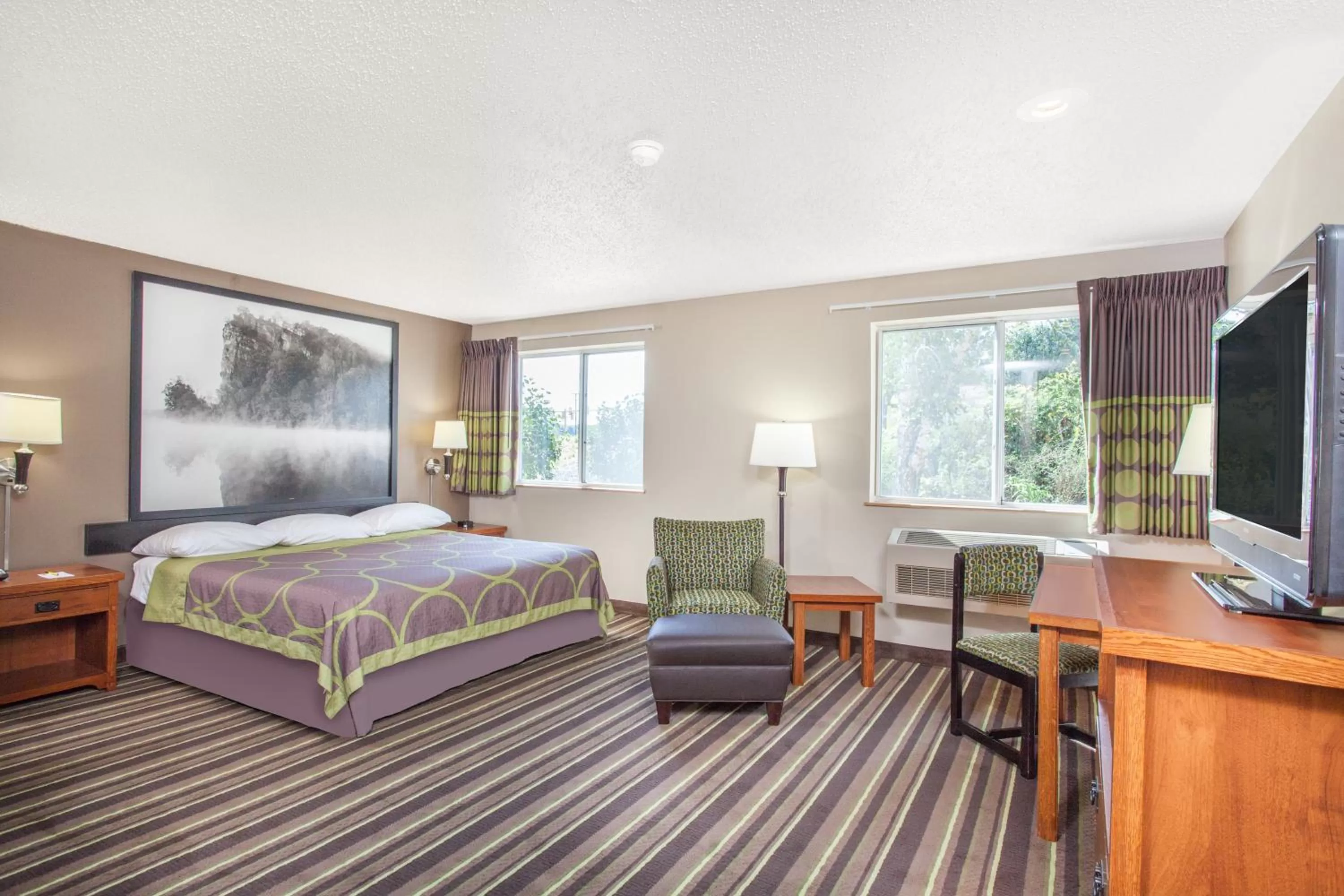 Bed in Super 8 by Wyndham Richlands/Claypool Hill Area