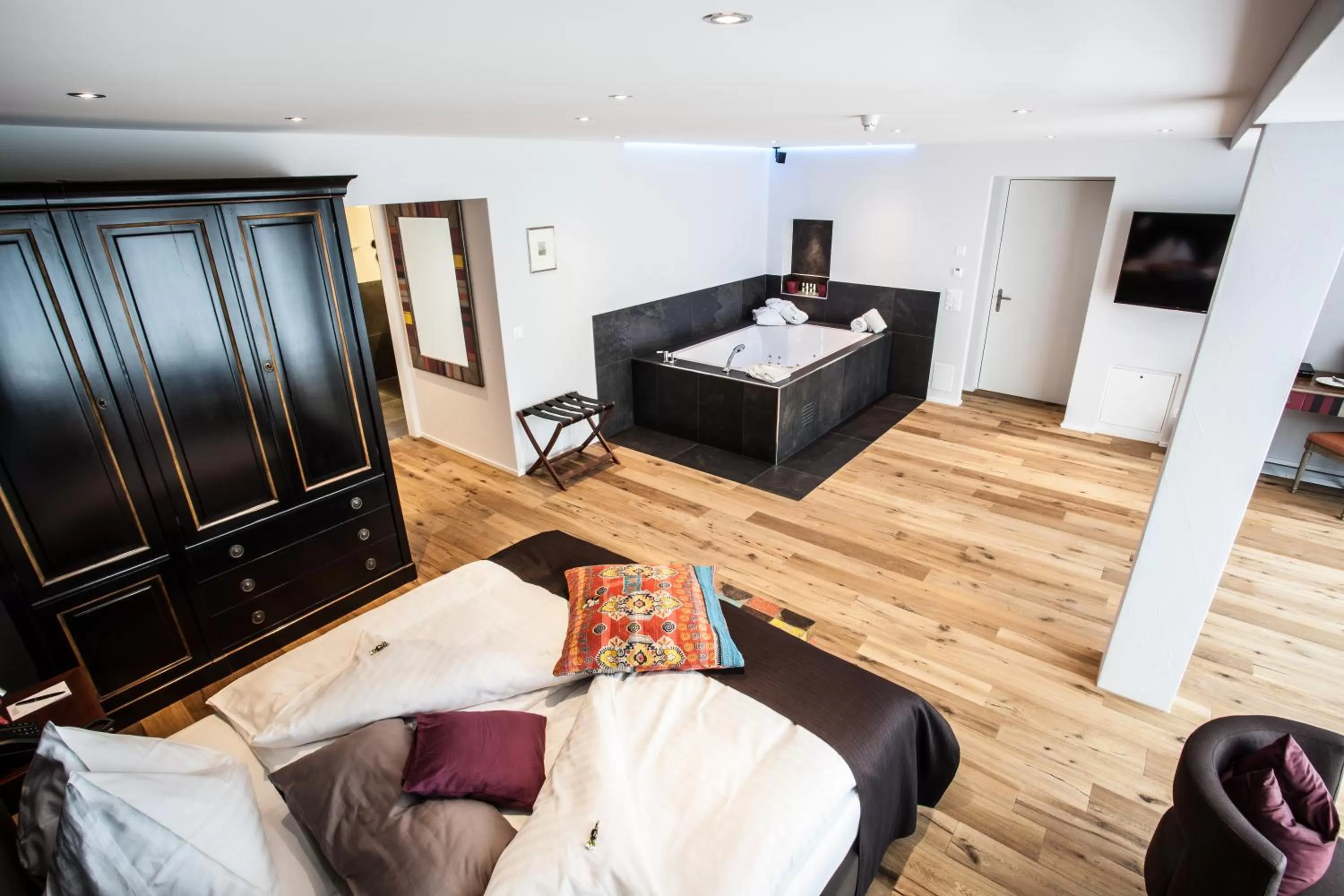 Bed, Seating Area in Garni-Hotel Frohburg - Beau Rivage Collection