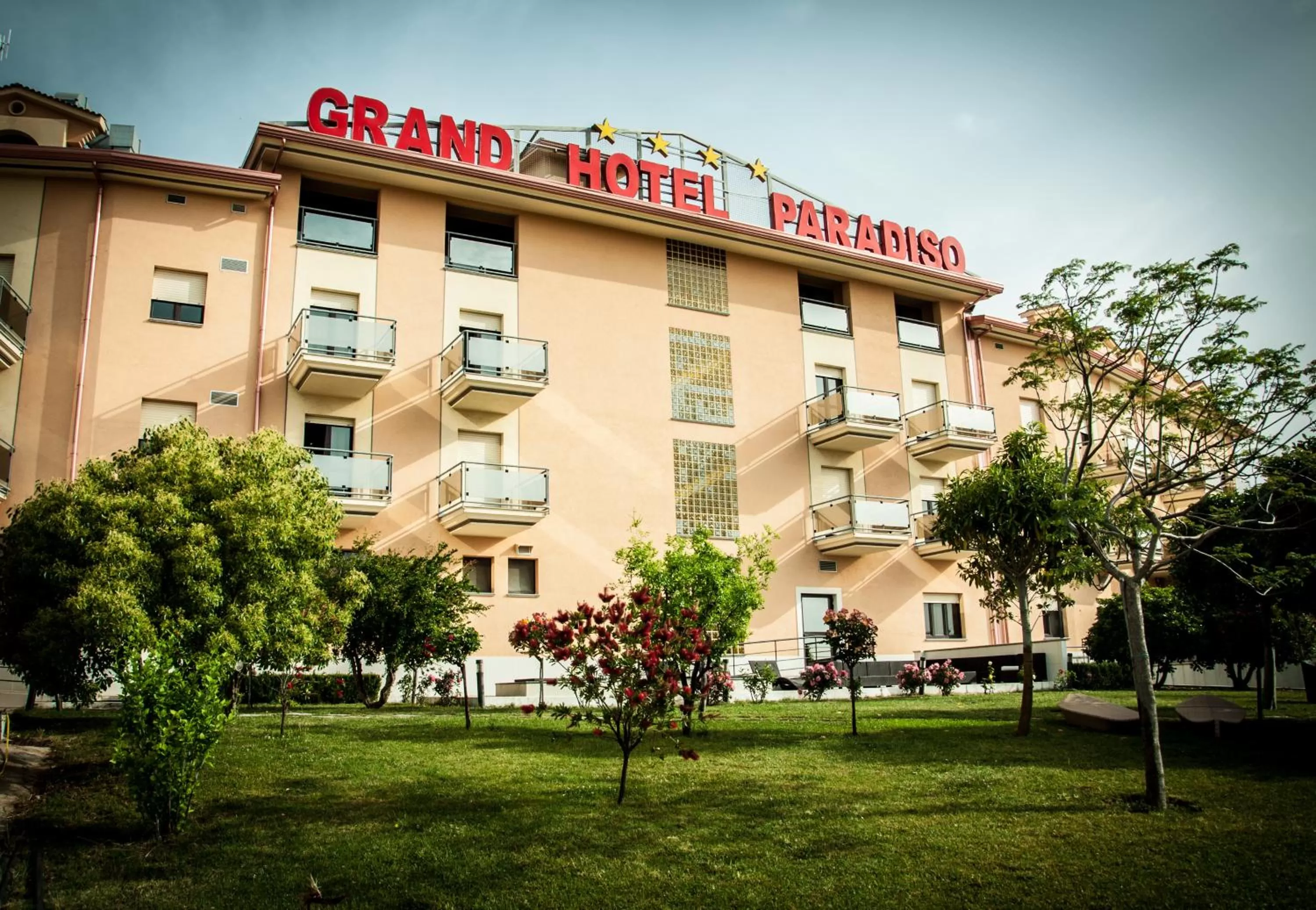 Property building in Grand Hotel Paradiso