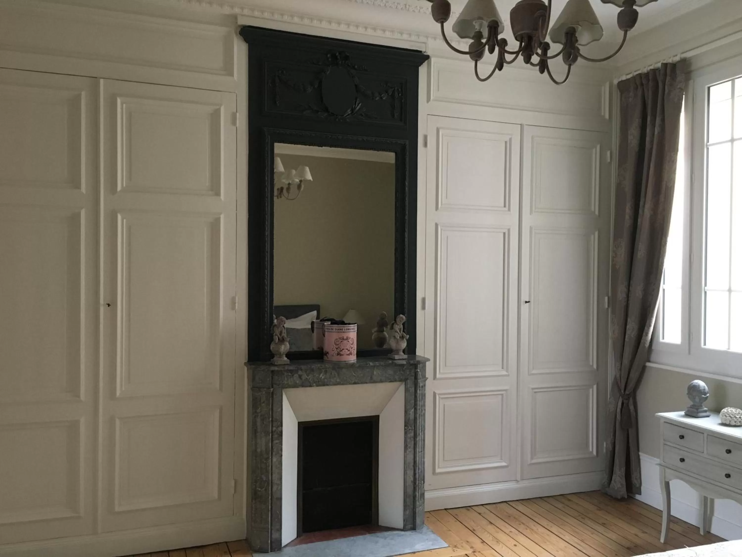 TV/Entertainment Center in Maison Ulysse